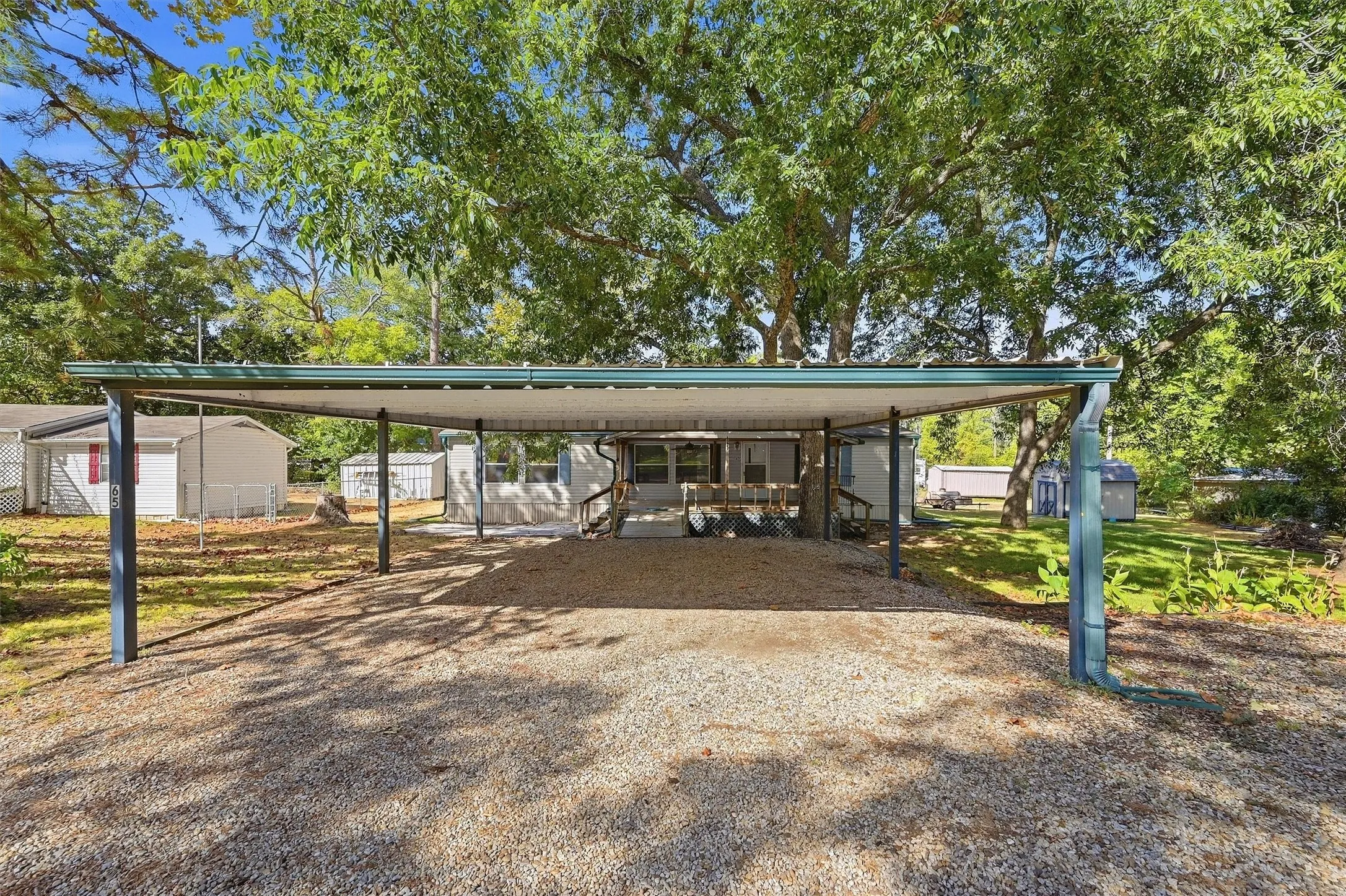 Mobile Home For Sale in Grayson County , 65 Red Sea Boulevard, Pottsboro, Texas 75076, 3 Bedroom, 2 Bathroom, Garage spaces, 1,664 Sqft, built in 2000, mls#21387473, Real Estate Agent in Pottsboro, Homes For Sale in Grayson county, Homes For Sale in Pottsboro, Realtor in Pottsboro Texas, Real Estate Brokerage Independent Realty Texas, Luminita Cordes Realtor