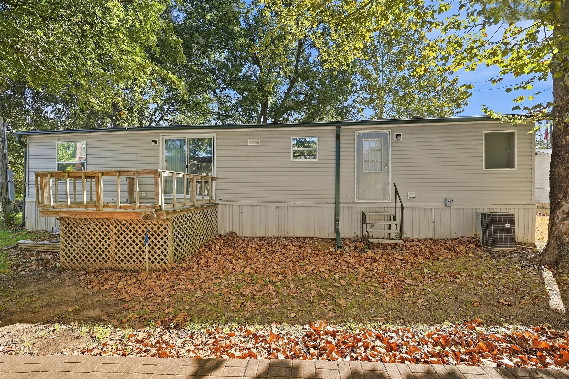 Mobile Home For Sale in Grayson County , 65 Red Sea Boulevard, Pottsboro, Texas 75076, 3 Bedroom, 2 Bathroom, Garage spaces, 1,664 Sqft, built in 2000, mls#21387473, Real Estate Agent in Pottsboro, Homes For Sale in Grayson county, Homes For Sale in Pottsboro, Realtor in Pottsboro Texas, Real Estate Brokerage Independent Realty Texas, Luminita Cordes Realtor