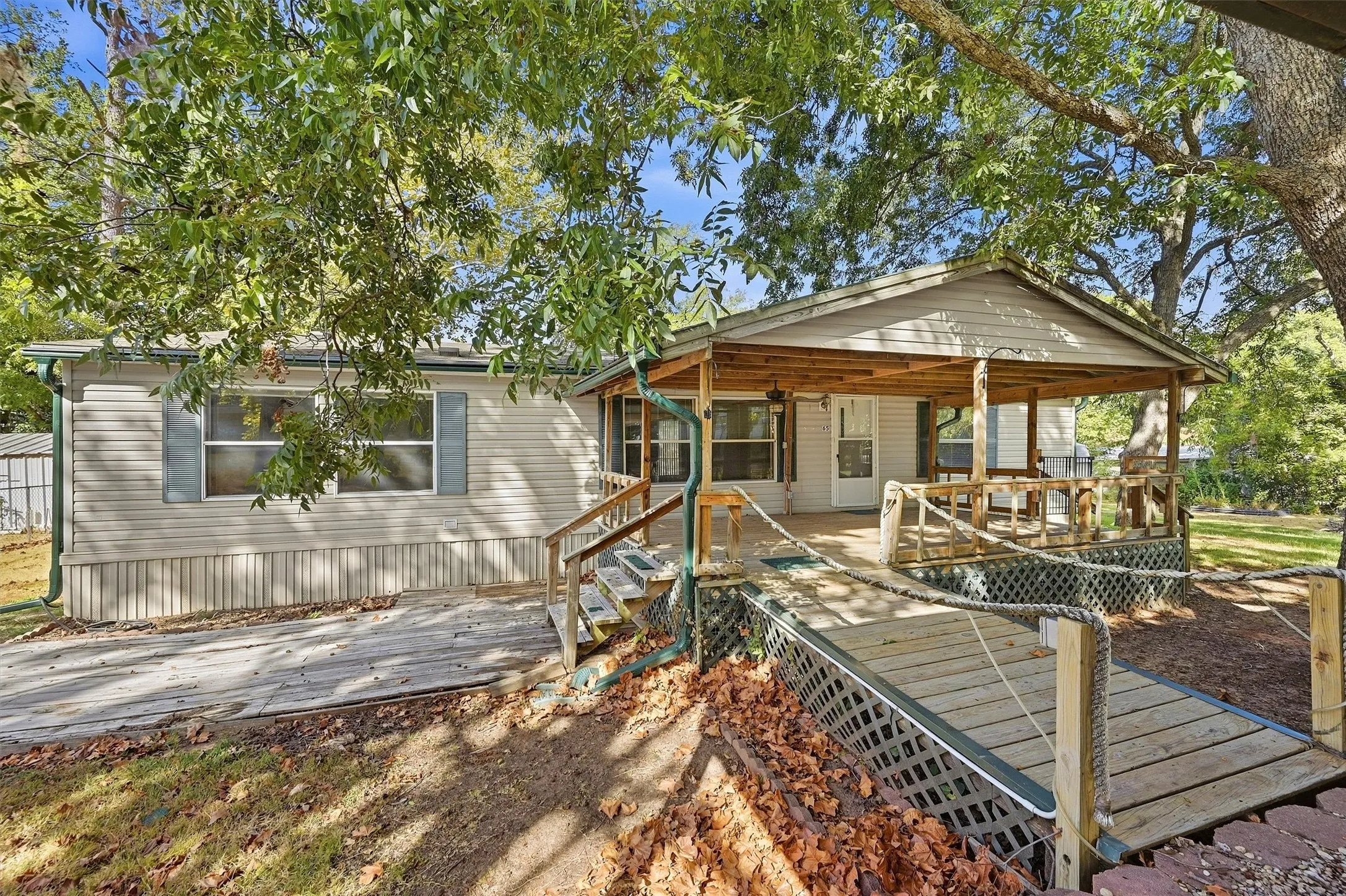 Mobile Home For Sale in Grayson County , 65 Red Sea Boulevard, Pottsboro, Texas 75076, 3 Bedroom, 2 Bathroom, Garage spaces, 1,664 Sqft, built in 2000, mls#21387473, Real Estate Agent in Pottsboro, Homes For Sale in Grayson county, Homes For Sale in Pottsboro, Realtor in Pottsboro Texas, Real Estate Brokerage Independent Realty Texas, Luminita Cordes Realtor