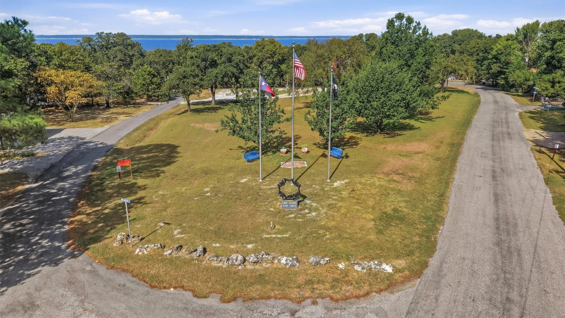 Mobile Home For Sale in Grayson County , 65 Red Sea Boulevard, Pottsboro, Texas 75076, 3 Bedroom, 2 Bathroom, Garage spaces, 1,664 Sqft, built in 2000, mls#21387473, Real Estate Agent in Pottsboro, Homes For Sale in Grayson county, Homes For Sale in Pottsboro, Realtor in Pottsboro Texas, Real Estate Brokerage Independent Realty Texas, Luminita Cordes Realtor