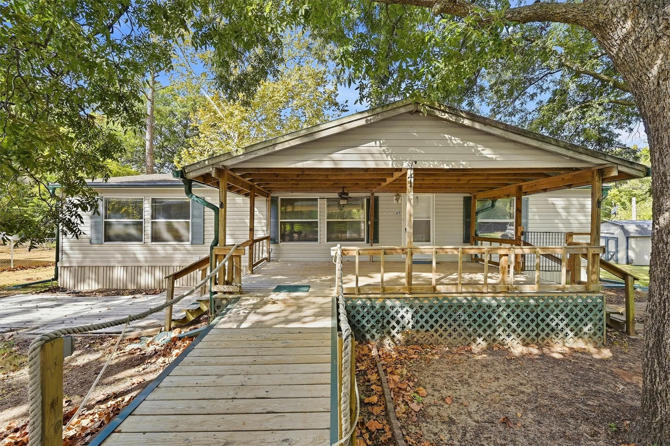Mobile Home For Sale in Grayson County , 65 Red Sea Boulevard, Pottsboro, Texas 75076, 3 Bedroom, 2 Bathroom, Garage spaces, 1,664 Sqft, built in 2000, mls#21387473, Real Estate Agent in Pottsboro, Homes For Sale in Grayson county, Homes For Sale in Pottsboro, Realtor in Pottsboro Texas, Real Estate Brokerage Independent Realty Texas, Luminita Cordes Realtor