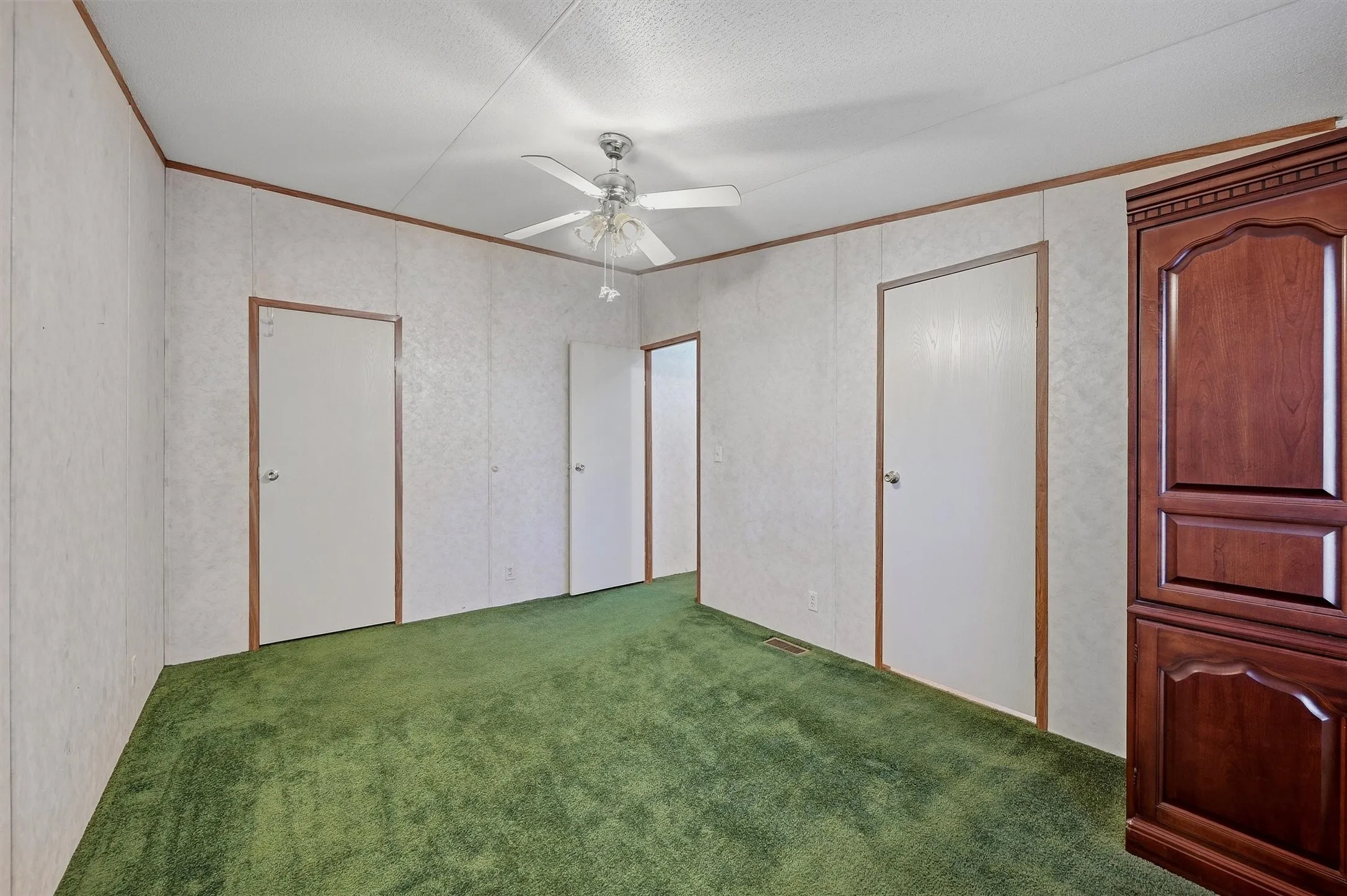 Mobile Home For Sale in Grayson County , 65 Red Sea Boulevard, Pottsboro, Texas 75076, 3 Bedroom, 2 Bathroom, Garage spaces, 1,664 Sqft, built in 2000, mls#21387473, Real Estate Agent in Pottsboro, Homes For Sale in Grayson county, Homes For Sale in Pottsboro, Realtor in Pottsboro Texas, Real Estate Brokerage Independent Realty Texas, Luminita Cordes Realtor