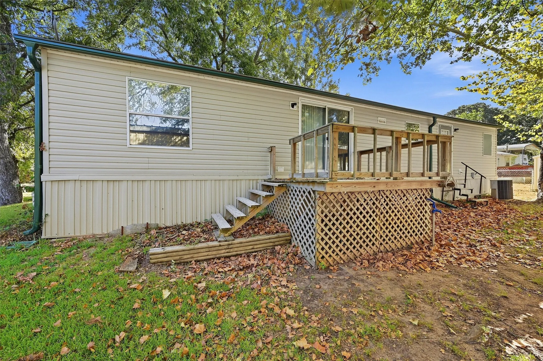 Mobile Home For Sale in Grayson County , 65 Red Sea Boulevard, Pottsboro, Texas 75076, 3 Bedroom, 2 Bathroom, Garage spaces, 1,664 Sqft, built in 2000, mls#21387473, Real Estate Agent in Pottsboro, Homes For Sale in Grayson county, Homes For Sale in Pottsboro, Realtor in Pottsboro Texas, Real Estate Brokerage Independent Realty Texas, Luminita Cordes Realtor
