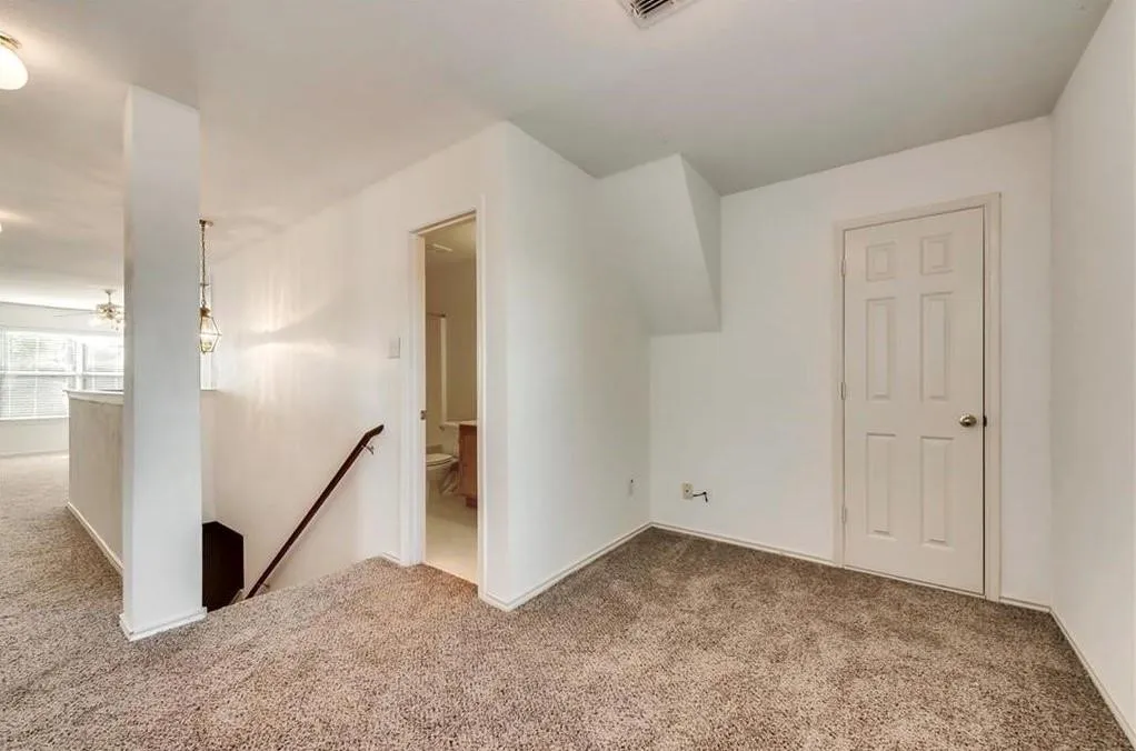 Single Family Residence For Rent in Tarrant County , 313 Londonderry Lane, Mansfield, Texas 76063, 4 Bedroom, 3 Bathroom, 2 Garage spaces, 2,411 Sqft, built in 2000, mls#21389802, Real Estate Agent in Mansfield, Homes For Rent in Tarrant county, Homes For Rent in Mansfield, Realtor in Mansfield Texas, Real Estate Brokerage Independent Realty Texas, Luminita Cordes Realtor