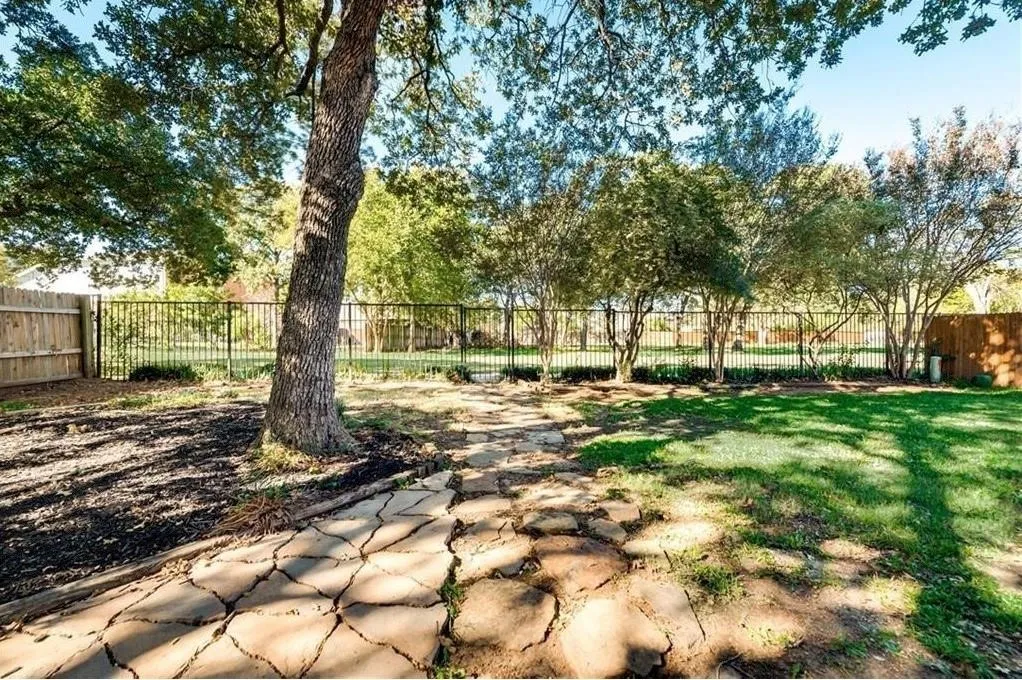 Single Family Residence For Rent in Tarrant County , 313 Londonderry Lane, Mansfield, Texas 76063, 4 Bedroom, 3 Bathroom, 2 Garage spaces, 2,411 Sqft, built in 2000, mls#21389802, Real Estate Agent in Mansfield, Homes For Rent in Tarrant county, Homes For Rent in Mansfield, Realtor in Mansfield Texas, Real Estate Brokerage Independent Realty Texas, Luminita Cordes Realtor