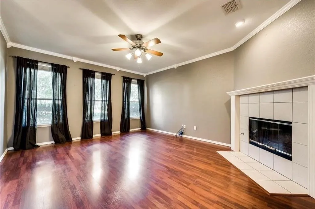 Single Family Residence For Rent in Tarrant County , 313 Londonderry Lane, Mansfield, Texas 76063, 4 Bedroom, 3 Bathroom, 2 Garage spaces, 2,411 Sqft, built in 2000, mls#21389802, Real Estate Agent in Mansfield, Homes For Rent in Tarrant county, Homes For Rent in Mansfield, Realtor in Mansfield Texas, Real Estate Brokerage Independent Realty Texas, Luminita Cordes Realtor