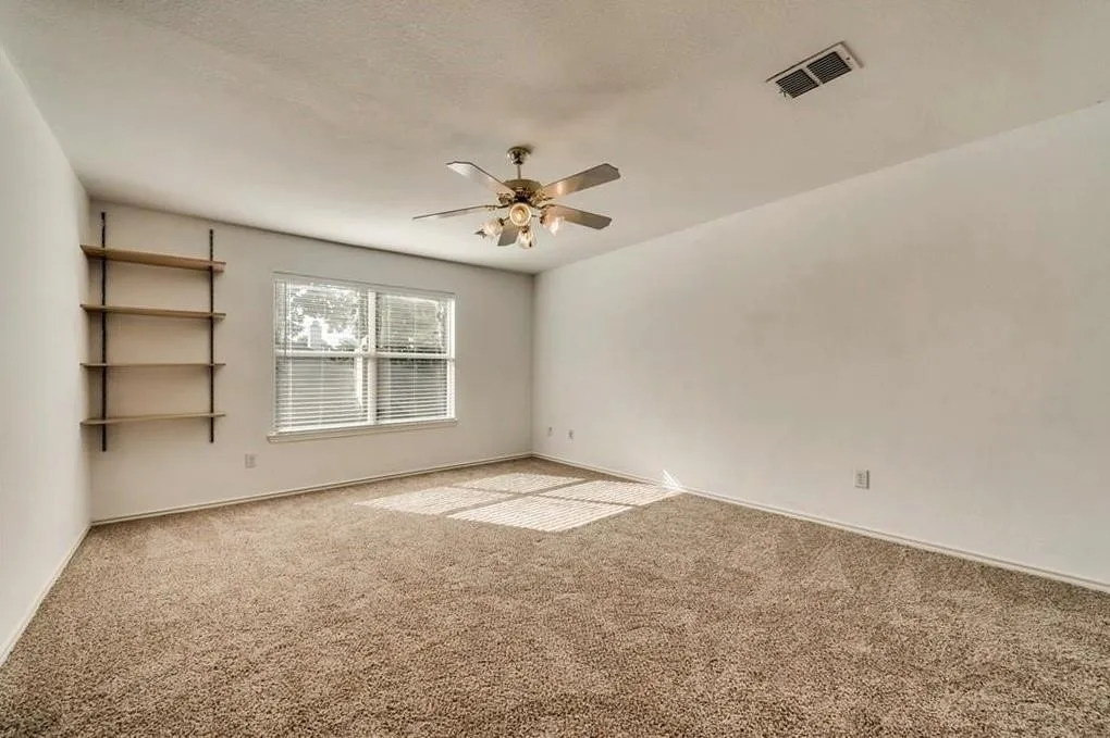 Single Family Residence For Rent in Tarrant County , 313 Londonderry Lane, Mansfield, Texas 76063, 4 Bedroom, 3 Bathroom, 2 Garage spaces, 2,411 Sqft, built in 2000, mls#21389802, Real Estate Agent in Mansfield, Homes For Rent in Tarrant county, Homes For Rent in Mansfield, Realtor in Mansfield Texas, Real Estate Brokerage Independent Realty Texas, Luminita Cordes Realtor