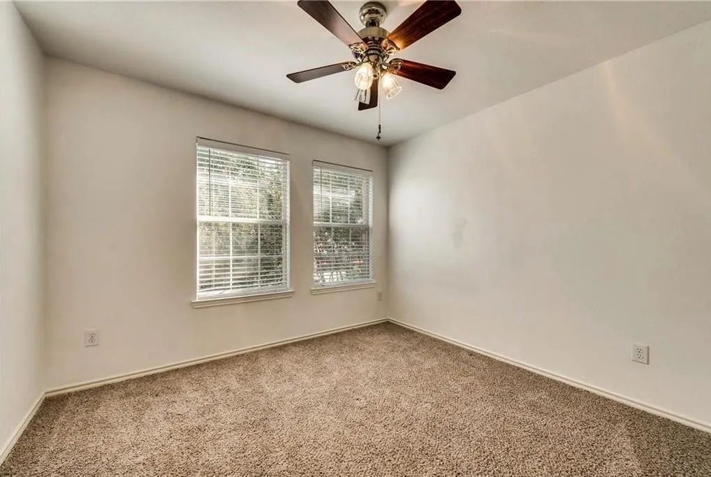Single Family Residence For Rent in Tarrant County , 313 Londonderry Lane, Mansfield, Texas 76063, 4 Bedroom, 3 Bathroom, 2 Garage spaces, 2,411 Sqft, built in 2000, mls#21389802, Real Estate Agent in Mansfield, Homes For Rent in Tarrant county, Homes For Rent in Mansfield, Realtor in Mansfield Texas, Real Estate Brokerage Independent Realty Texas, Luminita Cordes Realtor