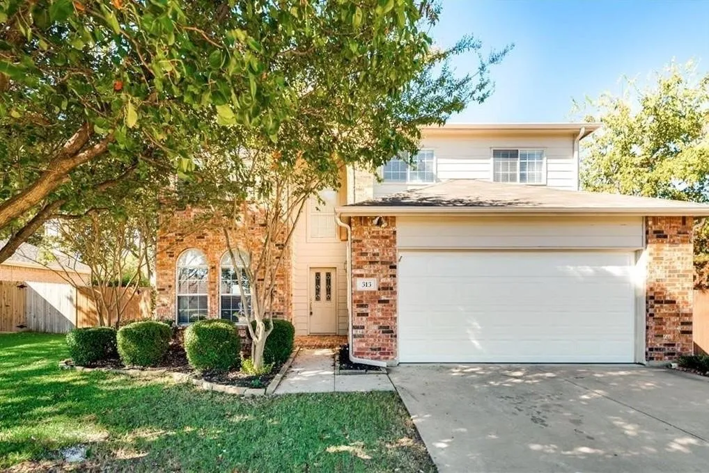Single Family Residence For Rent in Tarrant County , 313 Londonderry Lane, Mansfield, Texas 76063, 4 Bedroom, 3 Bathroom, 2 Garage spaces, 2,411 Sqft, built in 2000, mls#21389802, Real Estate Agent in Mansfield, Homes For Rent in Tarrant county, Homes For Rent in Mansfield, Realtor in Mansfield Texas, Real Estate Brokerage Independent Realty Texas, Luminita Cordes Realtor