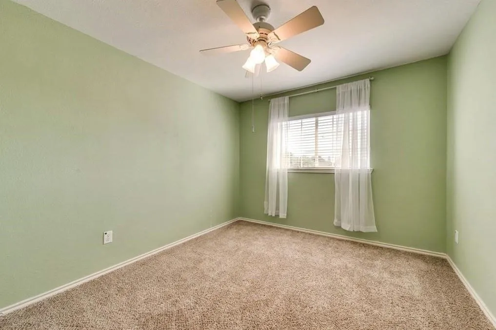 Single Family Residence For Rent in Tarrant County , 313 Londonderry Lane, Mansfield, Texas 76063, 4 Bedroom, 3 Bathroom, 2 Garage spaces, 2,411 Sqft, built in 2000, mls#21389802, Real Estate Agent in Mansfield, Homes For Rent in Tarrant county, Homes For Rent in Mansfield, Realtor in Mansfield Texas, Real Estate Brokerage Independent Realty Texas, Luminita Cordes Realtor
