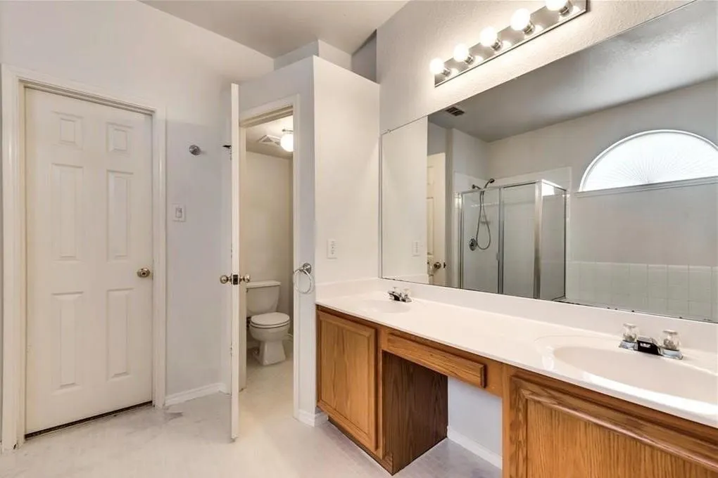 Single Family Residence For Rent in Tarrant County , 313 Londonderry Lane, Mansfield, Texas 76063, 4 Bedroom, 3 Bathroom, 2 Garage spaces, 2,411 Sqft, built in 2000, mls#21389802, Real Estate Agent in Mansfield, Homes For Rent in Tarrant county, Homes For Rent in Mansfield, Realtor in Mansfield Texas, Real Estate Brokerage Independent Realty Texas, Luminita Cordes Realtor