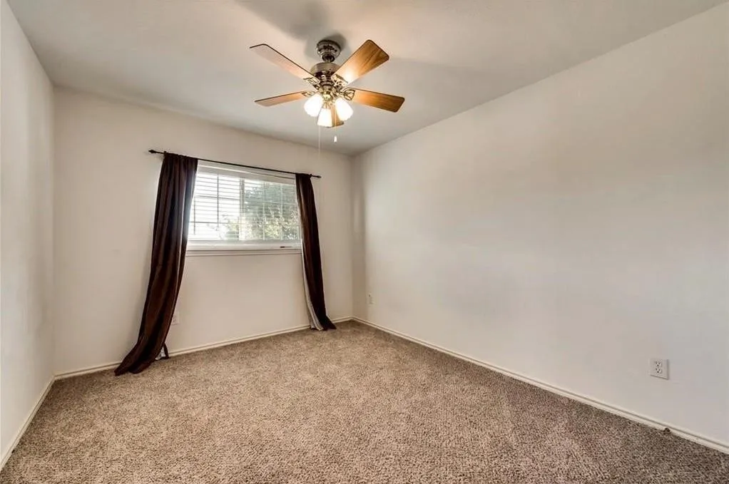Single Family Residence For Rent in Tarrant County , 313 Londonderry Lane, Mansfield, Texas 76063, 4 Bedroom, 3 Bathroom, 2 Garage spaces, 2,411 Sqft, built in 2000, mls#21389802, Real Estate Agent in Mansfield, Homes For Rent in Tarrant county, Homes For Rent in Mansfield, Realtor in Mansfield Texas, Real Estate Brokerage Independent Realty Texas, Luminita Cordes Realtor