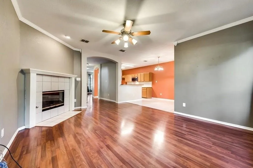 Single Family Residence For Rent in Tarrant County , 313 Londonderry Lane, Mansfield, Texas 76063, 4 Bedroom, 3 Bathroom, 2 Garage spaces, 2,411 Sqft, built in 2000, mls#21389802, Real Estate Agent in Mansfield, Homes For Rent in Tarrant county, Homes For Rent in Mansfield, Realtor in Mansfield Texas, Real Estate Brokerage Independent Realty Texas, Luminita Cordes Realtor