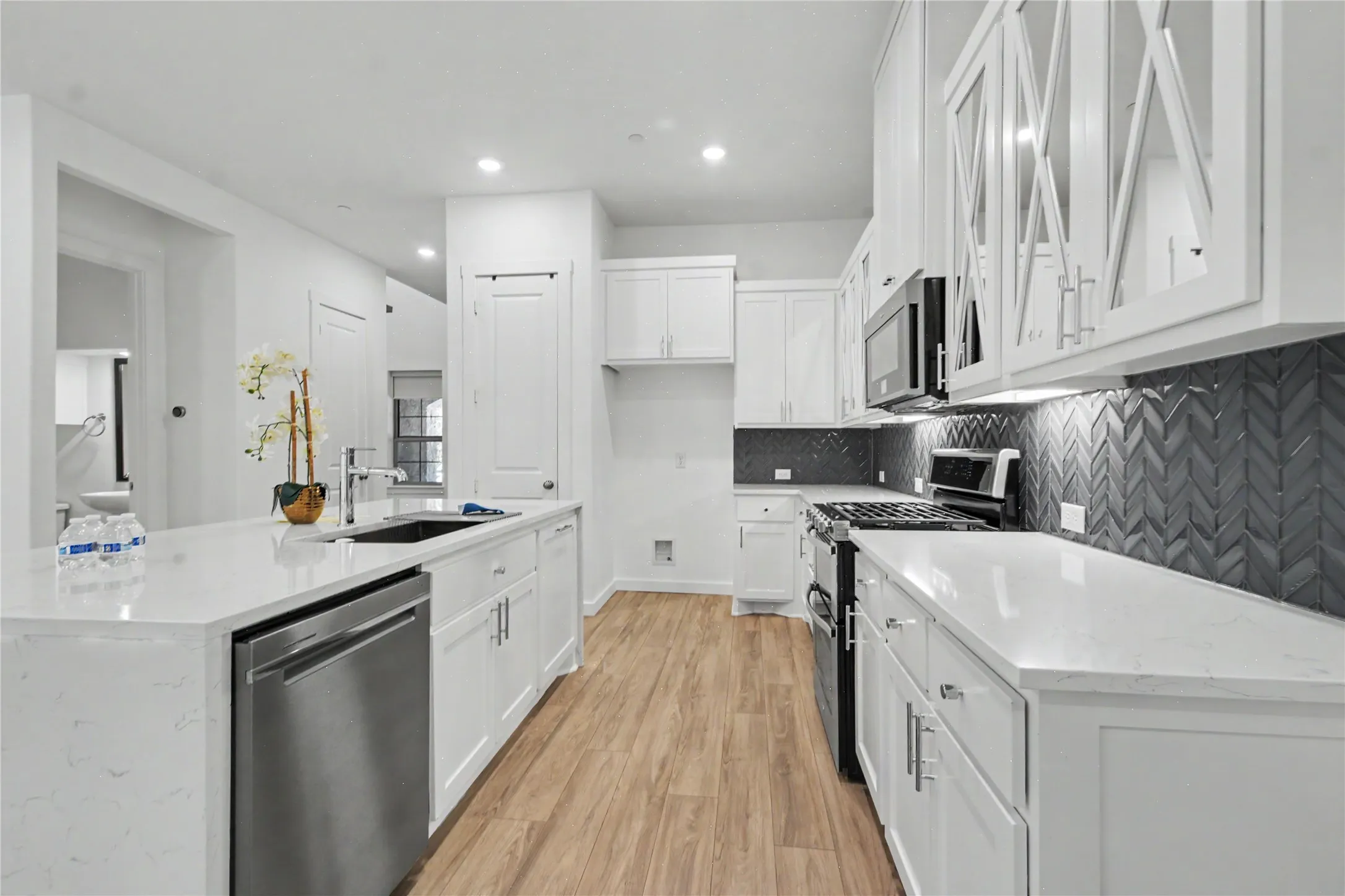 Townhouse For Rent in Tarrant County , 4533 English Maple Drive, Arlington, Texas 76005, 2 Bedroom, 3 Bathroom, 2 Garage spaces, 1,832 Sqft, built in 2021, mls#21389456, Real Estate Agent in Arlington, Homes For Rent in Tarrant county, Homes For Rent in Arlington, Realtor in Arlington Texas, Real Estate Brokerage Independent Realty Texas, Luminita Cordes Realtor