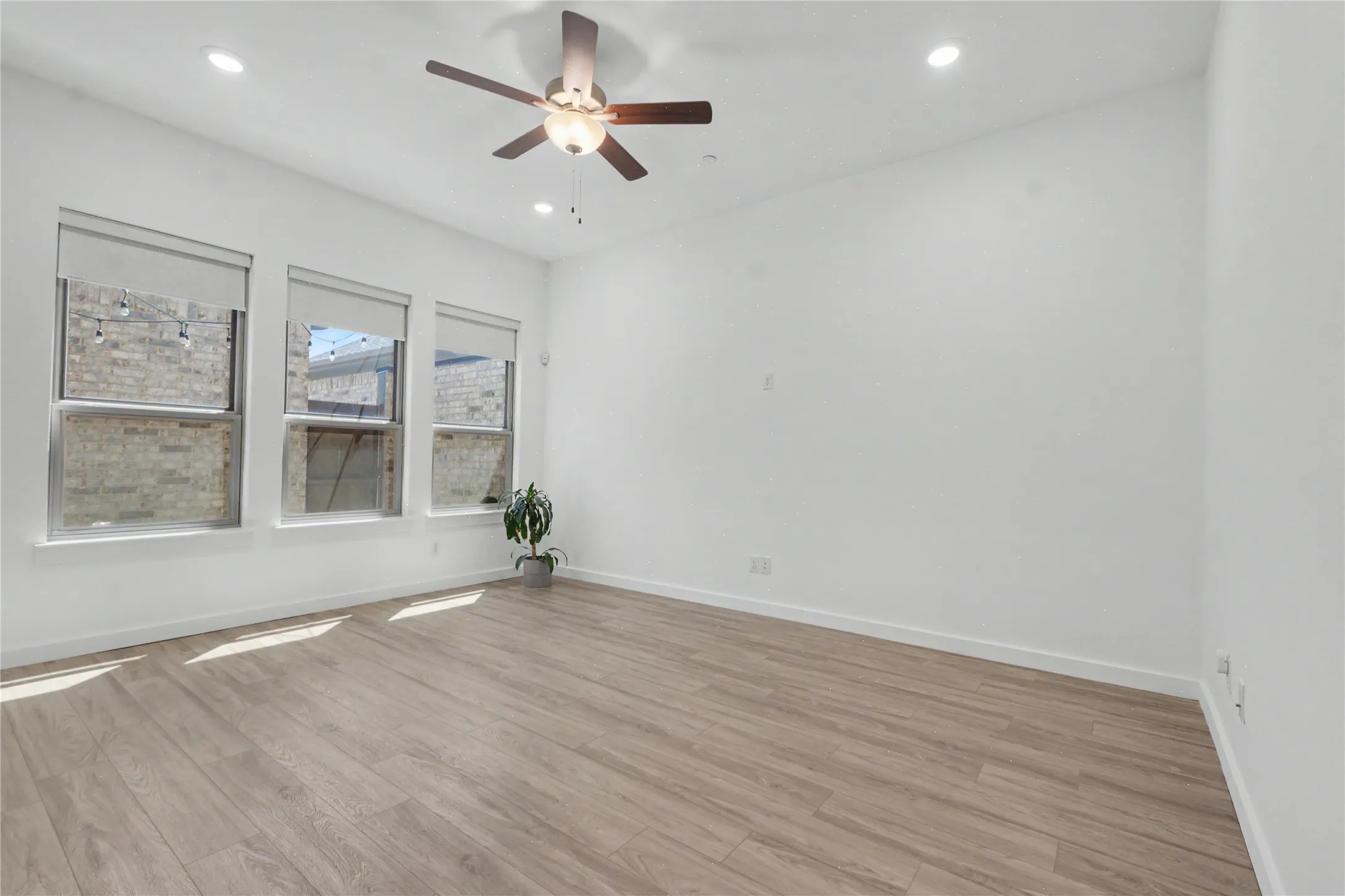 Townhouse For Rent in Tarrant County , 4533 English Maple Drive, Arlington, Texas 76005, 2 Bedroom, 3 Bathroom, 2 Garage spaces, 1,832 Sqft, built in 2021, mls#21389456, Real Estate Agent in Arlington, Homes For Rent in Tarrant county, Homes For Rent in Arlington, Realtor in Arlington Texas, Real Estate Brokerage Independent Realty Texas, Luminita Cordes Realtor