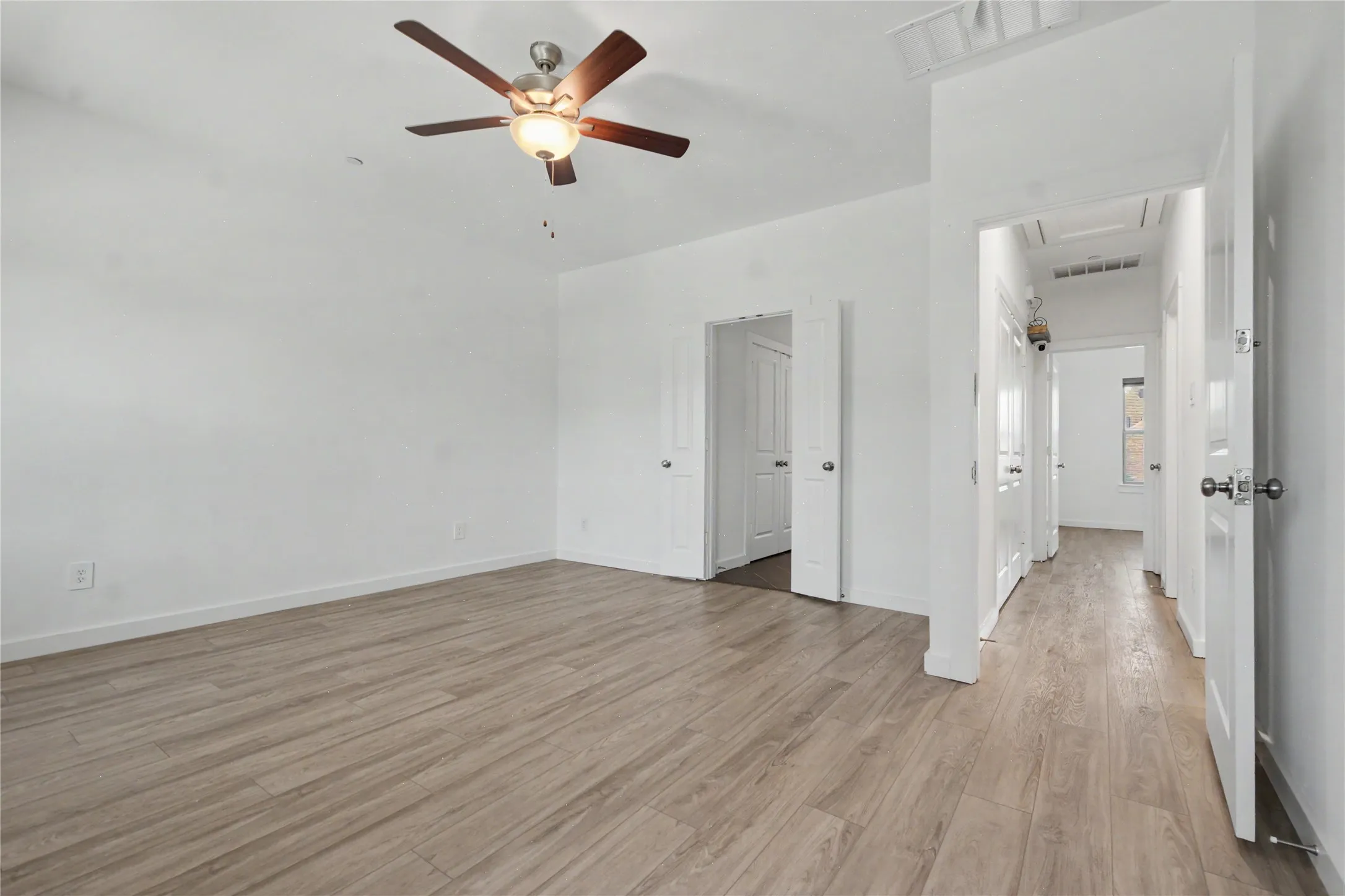 Townhouse For Rent in Tarrant County , 4533 English Maple Drive, Arlington, Texas 76005, 2 Bedroom, 3 Bathroom, 2 Garage spaces, 1,832 Sqft, built in 2021, mls#21389456, Real Estate Agent in Arlington, Homes For Rent in Tarrant county, Homes For Rent in Arlington, Realtor in Arlington Texas, Real Estate Brokerage Independent Realty Texas, Luminita Cordes Realtor