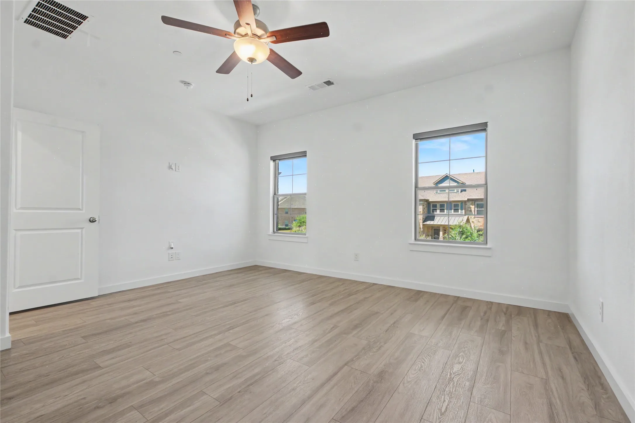Townhouse For Rent in Tarrant County , 4533 English Maple Drive, Arlington, Texas 76005, 2 Bedroom, 3 Bathroom, 2 Garage spaces, 1,832 Sqft, built in 2021, mls#21389456, Real Estate Agent in Arlington, Homes For Rent in Tarrant county, Homes For Rent in Arlington, Realtor in Arlington Texas, Real Estate Brokerage Independent Realty Texas, Luminita Cordes Realtor