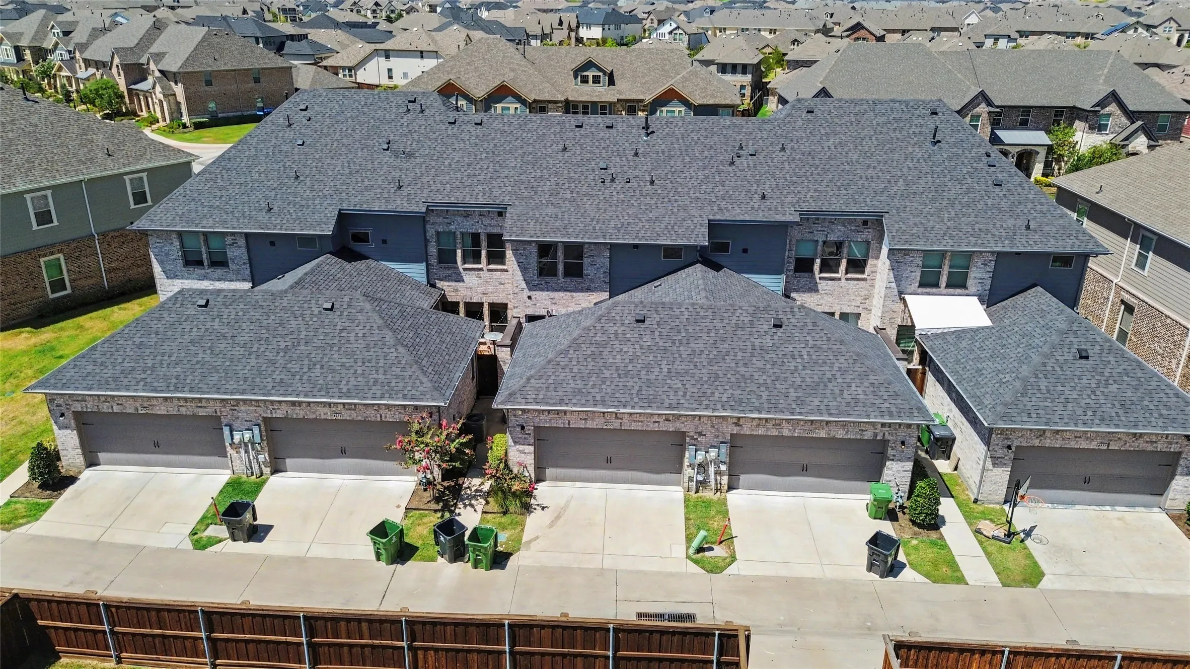 Townhouse For Rent in Tarrant County , 4533 English Maple Drive, Arlington, Texas 76005, 2 Bedroom, 3 Bathroom, 2 Garage spaces, 1,832 Sqft, built in 2021, mls#21389456, Real Estate Agent in Arlington, Homes For Rent in Tarrant county, Homes For Rent in Arlington, Realtor in Arlington Texas, Real Estate Brokerage Independent Realty Texas, Luminita Cordes Realtor