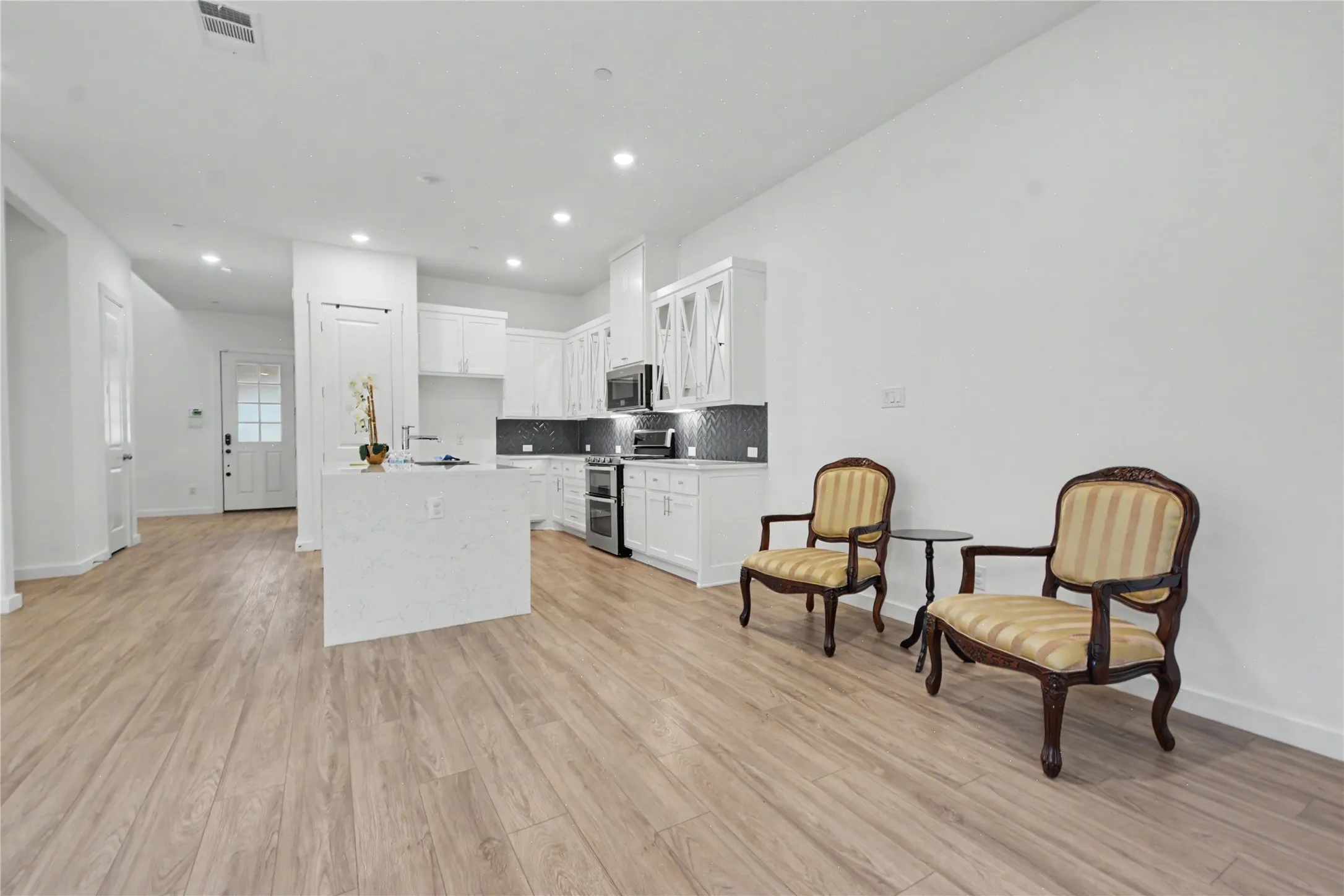 Townhouse For Rent in Tarrant County , 4533 English Maple Drive, Arlington, Texas 76005, 2 Bedroom, 3 Bathroom, 2 Garage spaces, 1,832 Sqft, built in 2021, mls#21389456, Real Estate Agent in Arlington, Homes For Rent in Tarrant county, Homes For Rent in Arlington, Realtor in Arlington Texas, Real Estate Brokerage Independent Realty Texas, Luminita Cordes Realtor