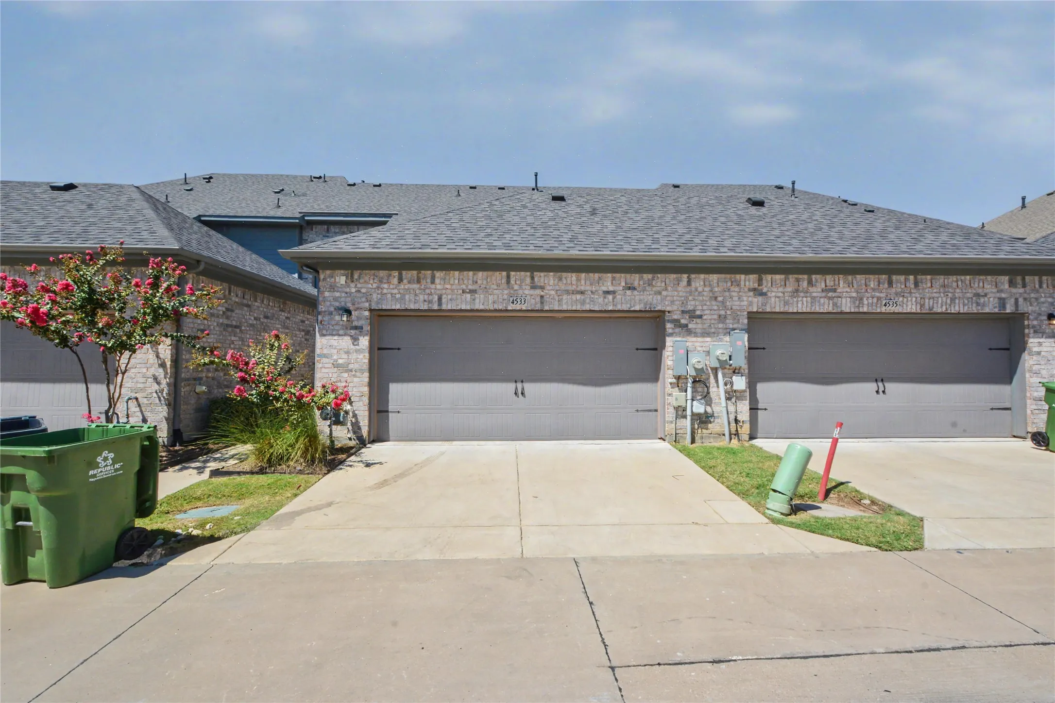 Townhouse For Rent in Tarrant County , 4533 English Maple Drive, Arlington, Texas 76005, 2 Bedroom, 3 Bathroom, 2 Garage spaces, 1,832 Sqft, built in 2021, mls#21389456, Real Estate Agent in Arlington, Homes For Rent in Tarrant county, Homes For Rent in Arlington, Realtor in Arlington Texas, Real Estate Brokerage Independent Realty Texas, Luminita Cordes Realtor
