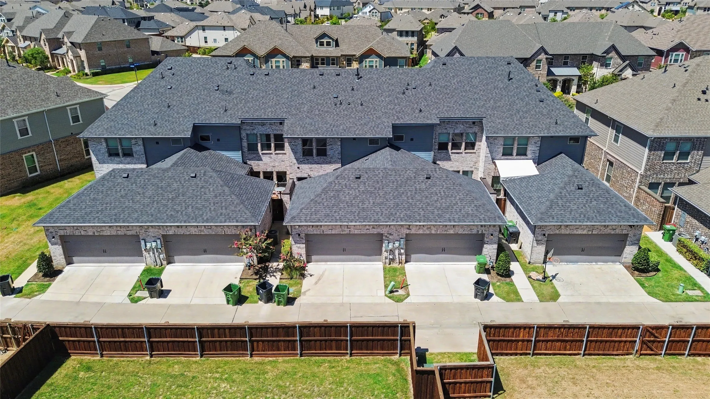 Townhouse For Rent in Tarrant County , 4533 English Maple Drive, Arlington, Texas 76005, 2 Bedroom, 3 Bathroom, 2 Garage spaces, 1,832 Sqft, built in 2021, mls#21389456, Real Estate Agent in Arlington, Homes For Rent in Tarrant county, Homes For Rent in Arlington, Realtor in Arlington Texas, Real Estate Brokerage Independent Realty Texas, Luminita Cordes Realtor