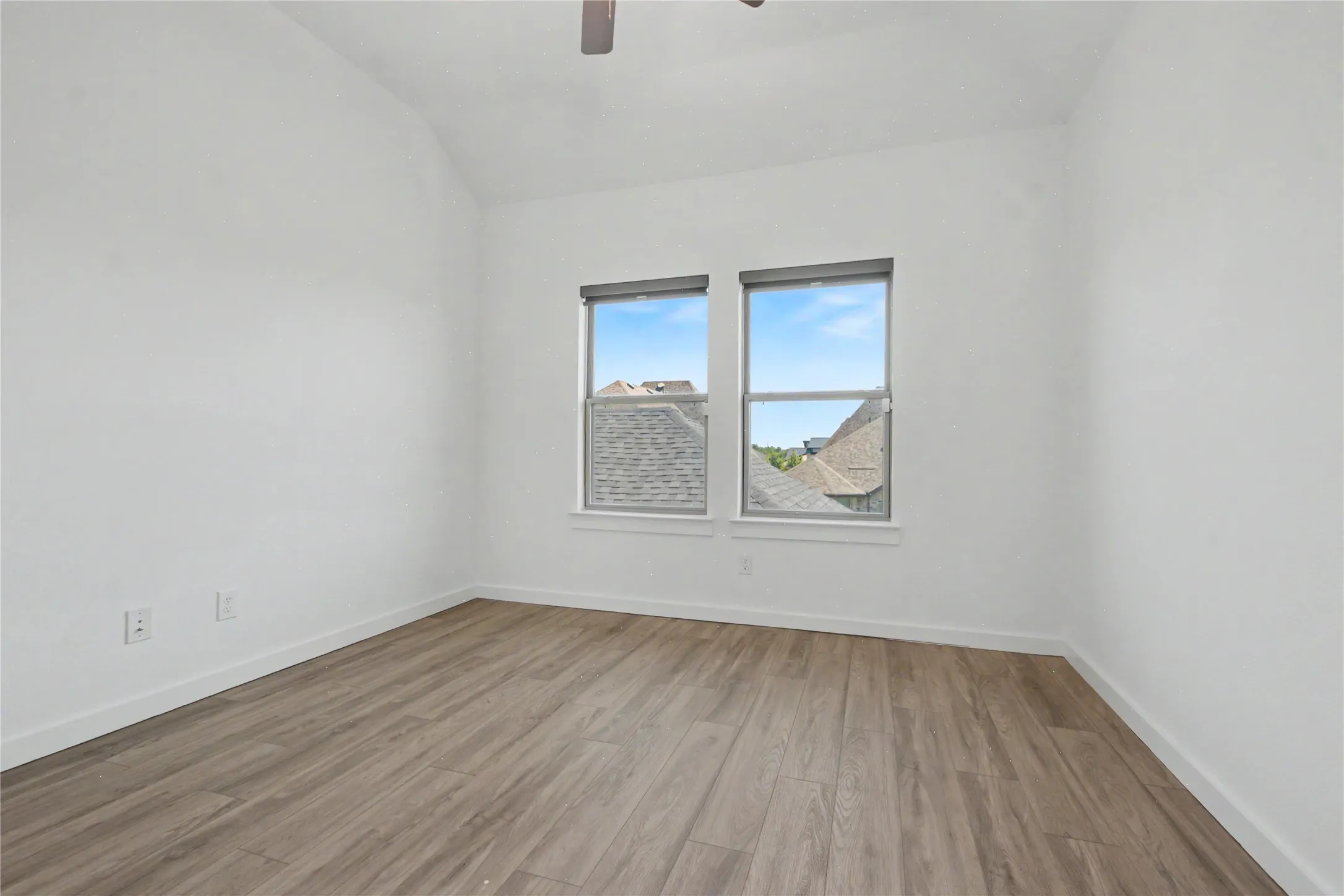 Townhouse For Rent in Tarrant County , 4533 English Maple Drive, Arlington, Texas 76005, 2 Bedroom, 3 Bathroom, 2 Garage spaces, 1,832 Sqft, built in 2021, mls#21389456, Real Estate Agent in Arlington, Homes For Rent in Tarrant county, Homes For Rent in Arlington, Realtor in Arlington Texas, Real Estate Brokerage Independent Realty Texas, Luminita Cordes Realtor