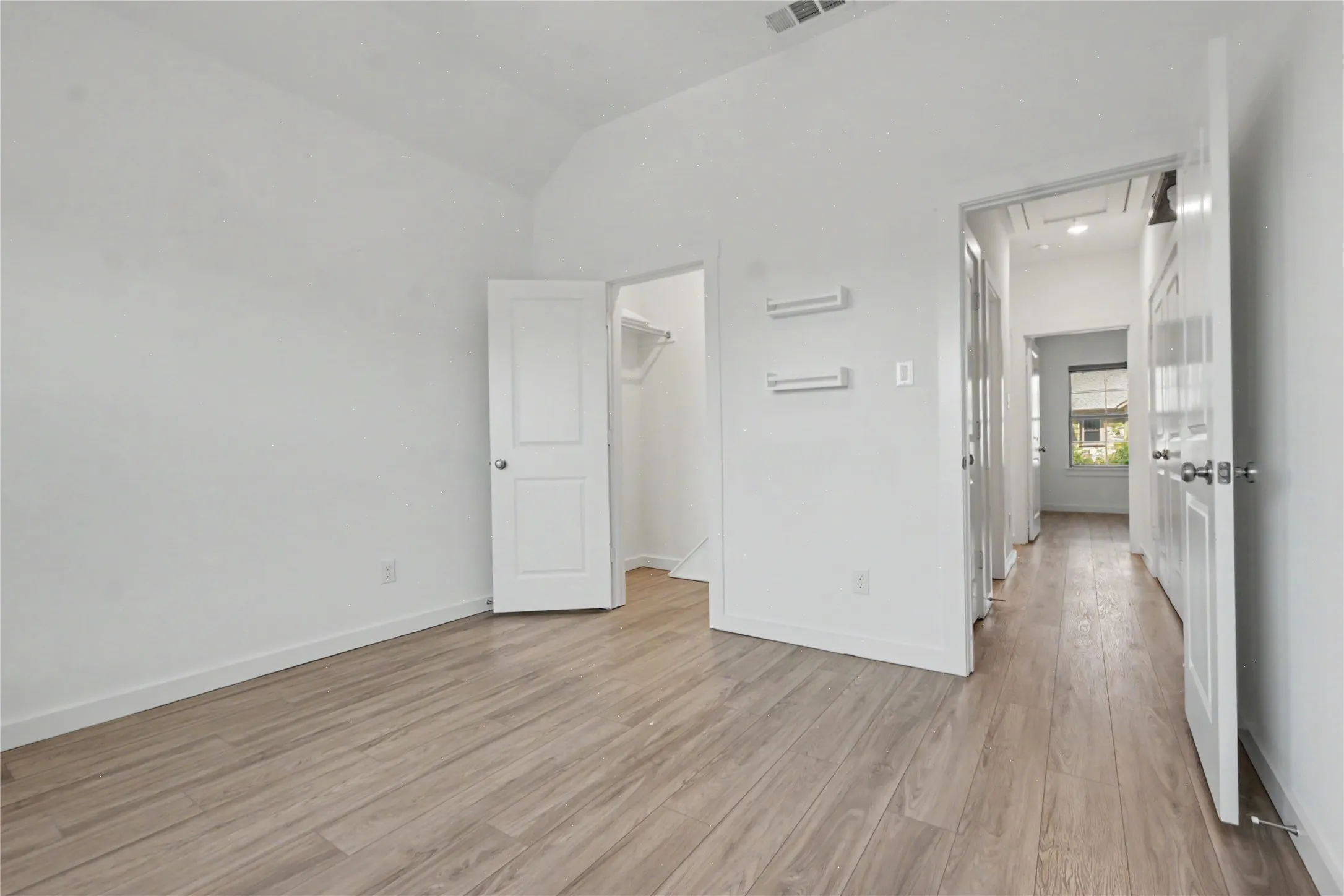 Townhouse For Rent in Tarrant County , 4533 English Maple Drive, Arlington, Texas 76005, 2 Bedroom, 3 Bathroom, 2 Garage spaces, 1,832 Sqft, built in 2021, mls#21389456, Real Estate Agent in Arlington, Homes For Rent in Tarrant county, Homes For Rent in Arlington, Realtor in Arlington Texas, Real Estate Brokerage Independent Realty Texas, Luminita Cordes Realtor