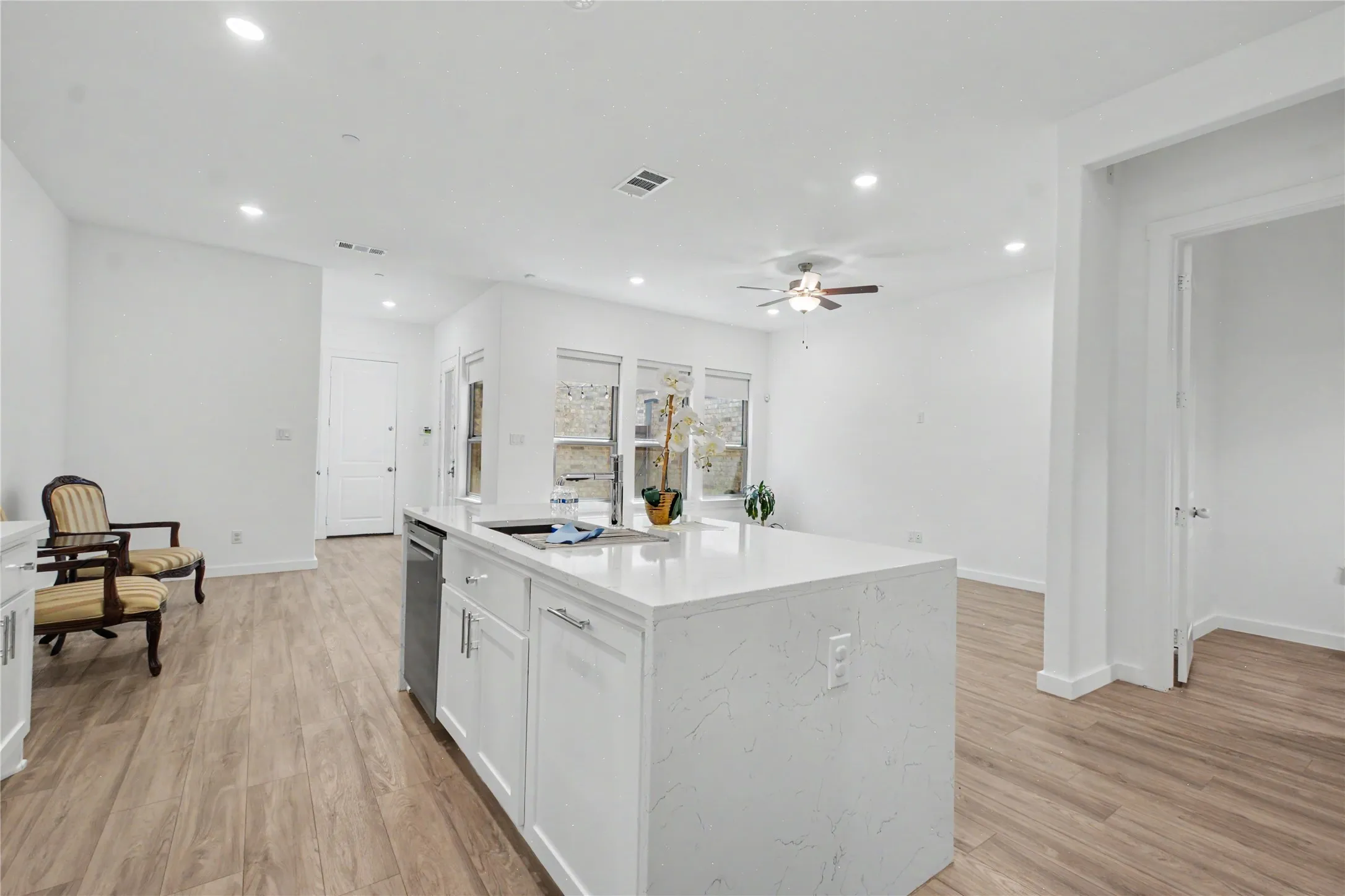 Townhouse For Rent in Tarrant County , 4533 English Maple Drive, Arlington, Texas 76005, 2 Bedroom, 3 Bathroom, 2 Garage spaces, 1,832 Sqft, built in 2021, mls#21389456, Real Estate Agent in Arlington, Homes For Rent in Tarrant county, Homes For Rent in Arlington, Realtor in Arlington Texas, Real Estate Brokerage Independent Realty Texas, Luminita Cordes Realtor