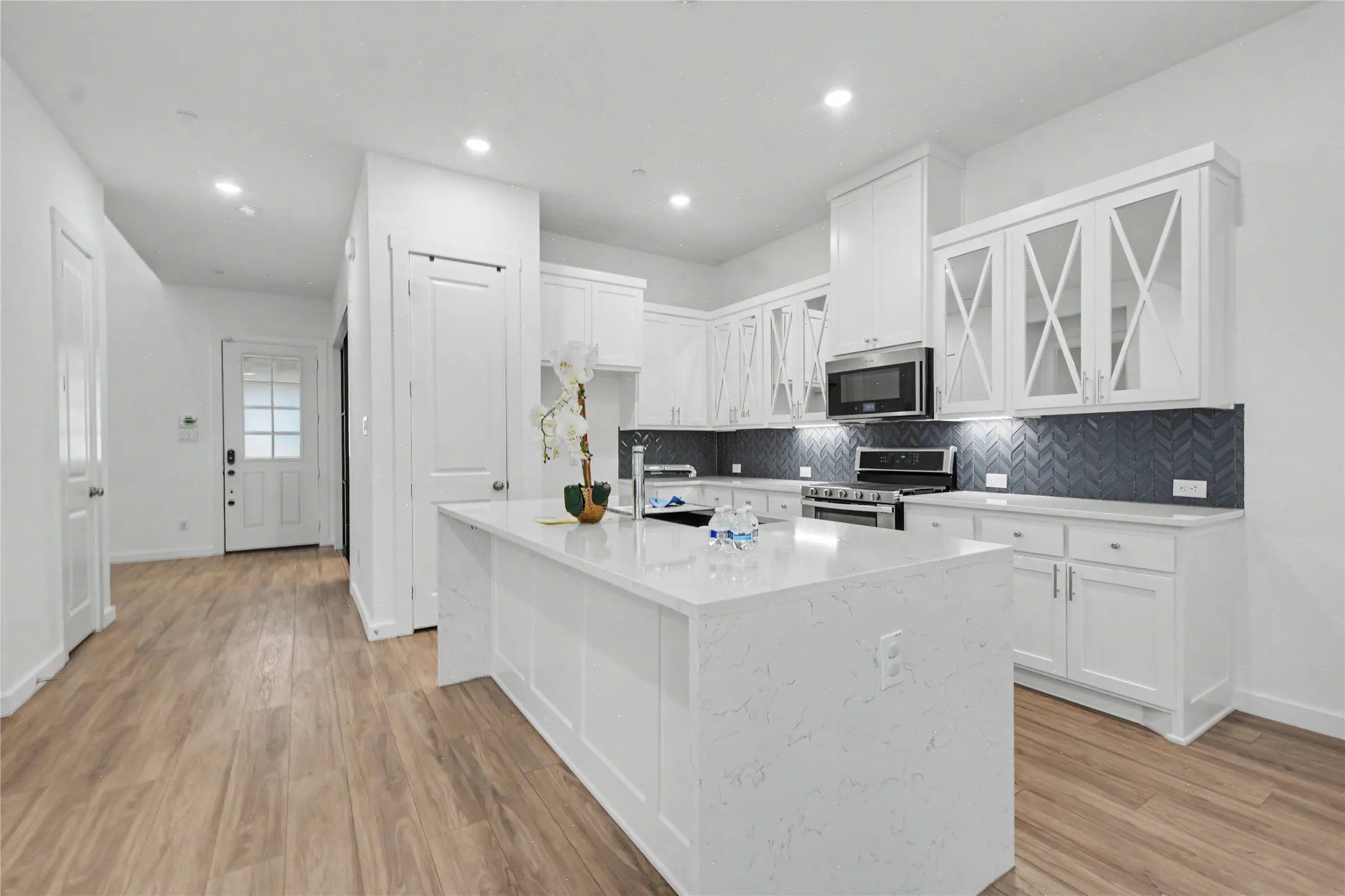 Townhouse For Rent in Tarrant County , 4533 English Maple Drive, Arlington, Texas 76005, 2 Bedroom, 3 Bathroom, 2 Garage spaces, 1,832 Sqft, built in 2021, mls#21389456, Real Estate Agent in Arlington, Homes For Rent in Tarrant county, Homes For Rent in Arlington, Realtor in Arlington Texas, Real Estate Brokerage Independent Realty Texas, Luminita Cordes Realtor