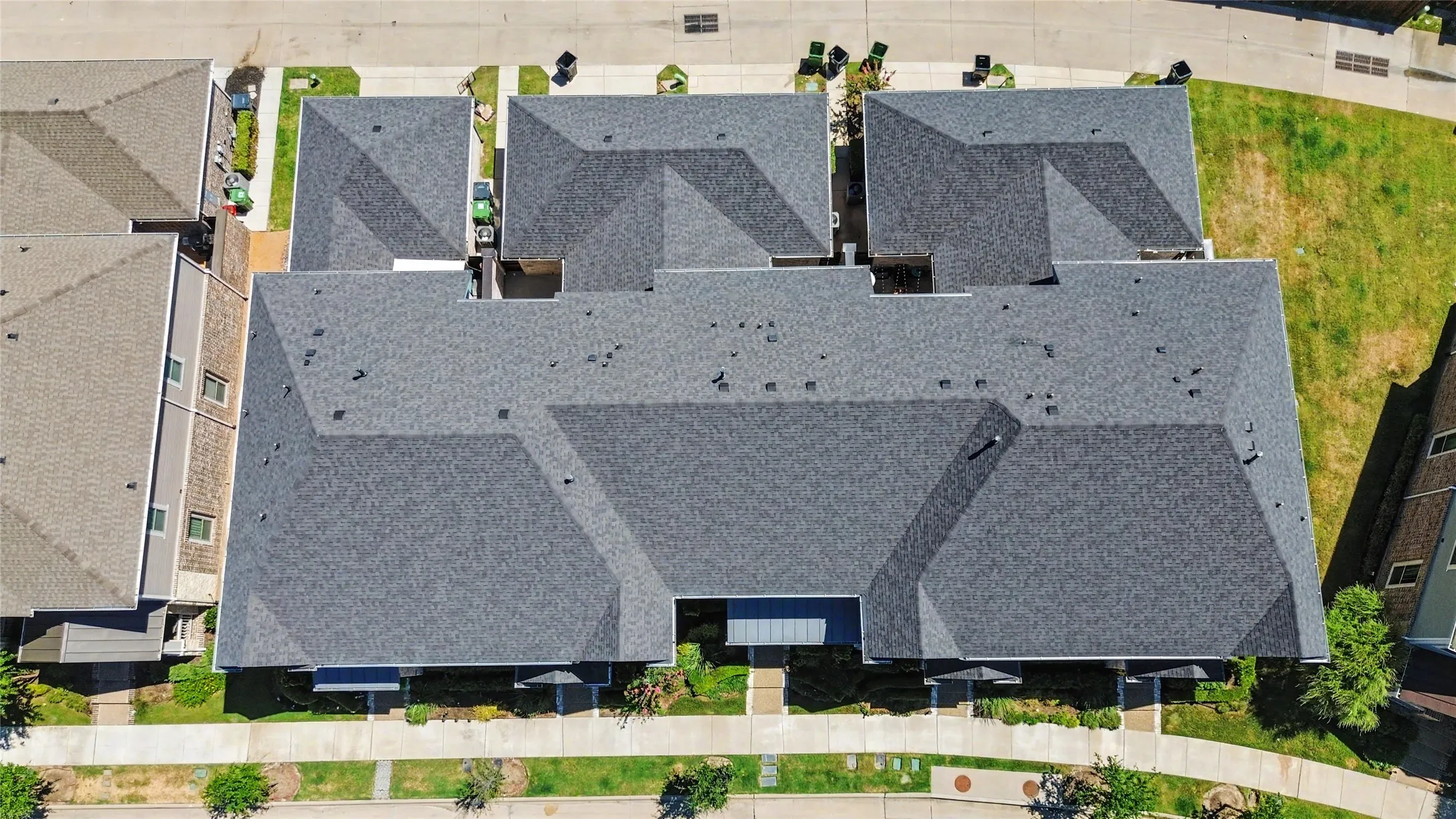 Townhouse For Rent in Tarrant County , 4533 English Maple Drive, Arlington, Texas 76005, 2 Bedroom, 3 Bathroom, 2 Garage spaces, 1,832 Sqft, built in 2021, mls#21389456, Real Estate Agent in Arlington, Homes For Rent in Tarrant county, Homes For Rent in Arlington, Realtor in Arlington Texas, Real Estate Brokerage Independent Realty Texas, Luminita Cordes Realtor