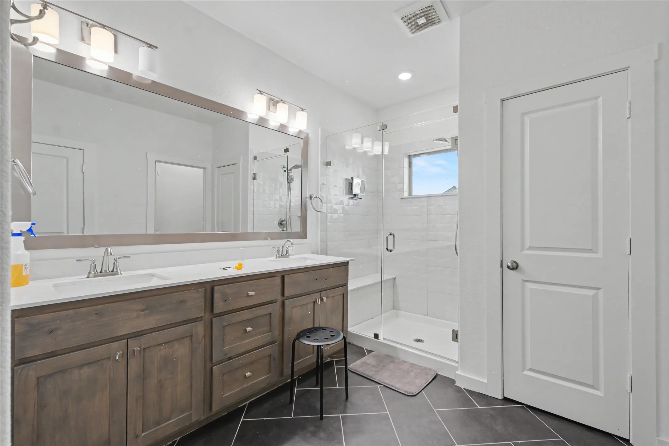 Townhouse For Rent in Tarrant County , 4533 English Maple Drive, Arlington, Texas 76005, 2 Bedroom, 3 Bathroom, 2 Garage spaces, 1,832 Sqft, built in 2021, mls#21389456, Real Estate Agent in Arlington, Homes For Rent in Tarrant county, Homes For Rent in Arlington, Realtor in Arlington Texas, Real Estate Brokerage Independent Realty Texas, Luminita Cordes Realtor