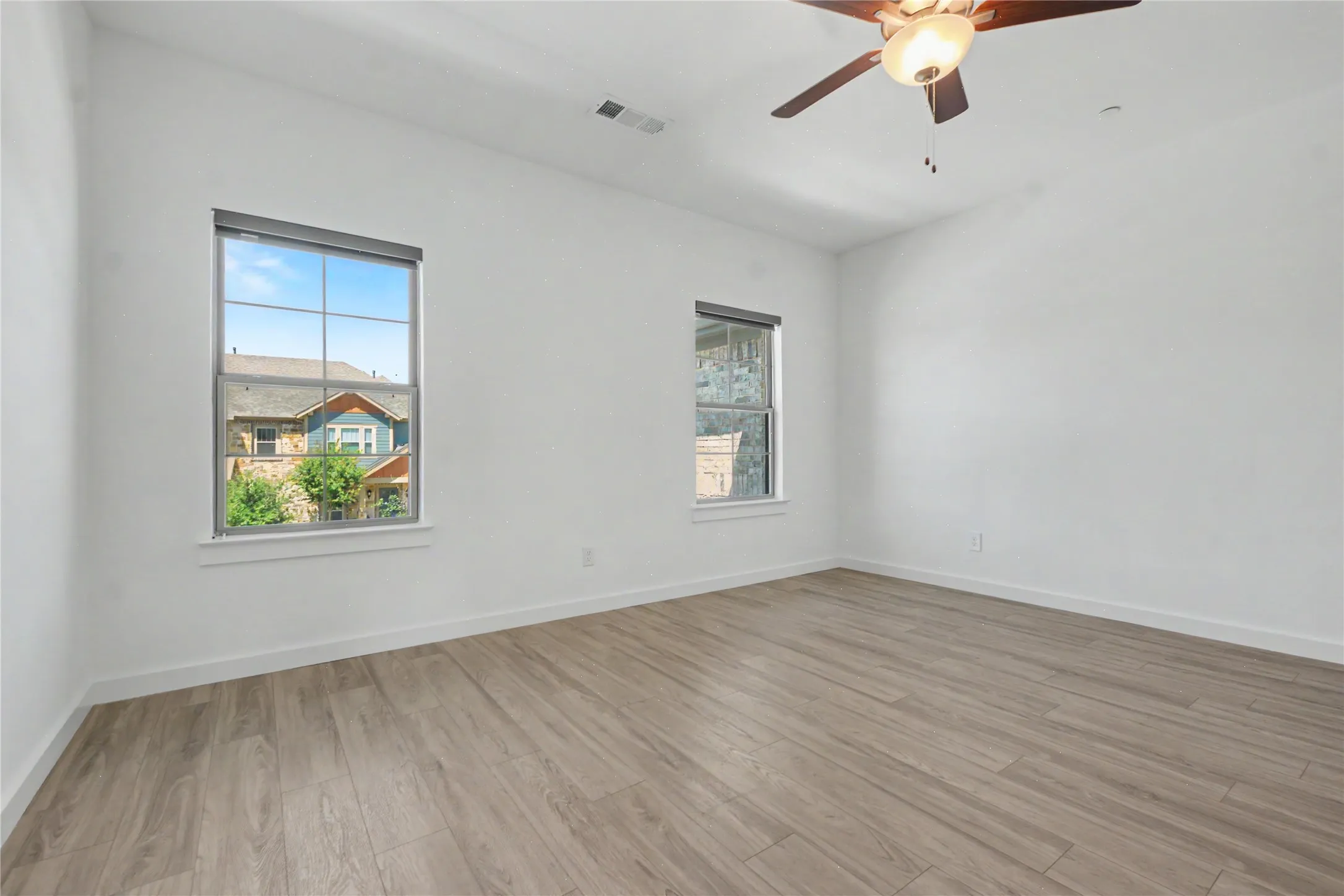 Townhouse For Rent in Tarrant County , 4533 English Maple Drive, Arlington, Texas 76005, 2 Bedroom, 3 Bathroom, 2 Garage spaces, 1,832 Sqft, built in 2021, mls#21389456, Real Estate Agent in Arlington, Homes For Rent in Tarrant county, Homes For Rent in Arlington, Realtor in Arlington Texas, Real Estate Brokerage Independent Realty Texas, Luminita Cordes Realtor