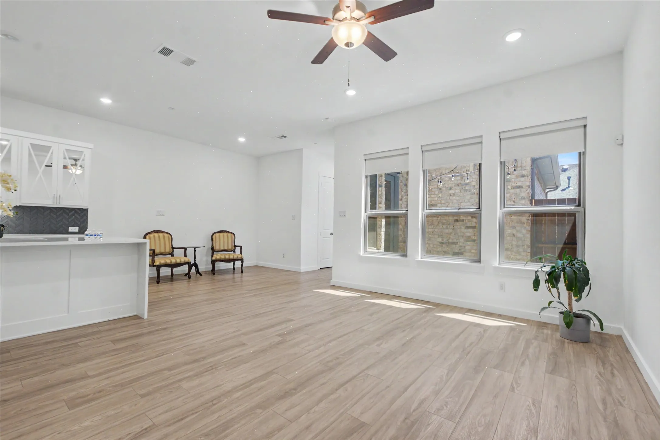 Townhouse For Rent in Tarrant County , 4533 English Maple Drive, Arlington, Texas 76005, 2 Bedroom, 3 Bathroom, 2 Garage spaces, 1,832 Sqft, built in 2021, mls#21389456, Real Estate Agent in Arlington, Homes For Rent in Tarrant county, Homes For Rent in Arlington, Realtor in Arlington Texas, Real Estate Brokerage Independent Realty Texas, Luminita Cordes Realtor