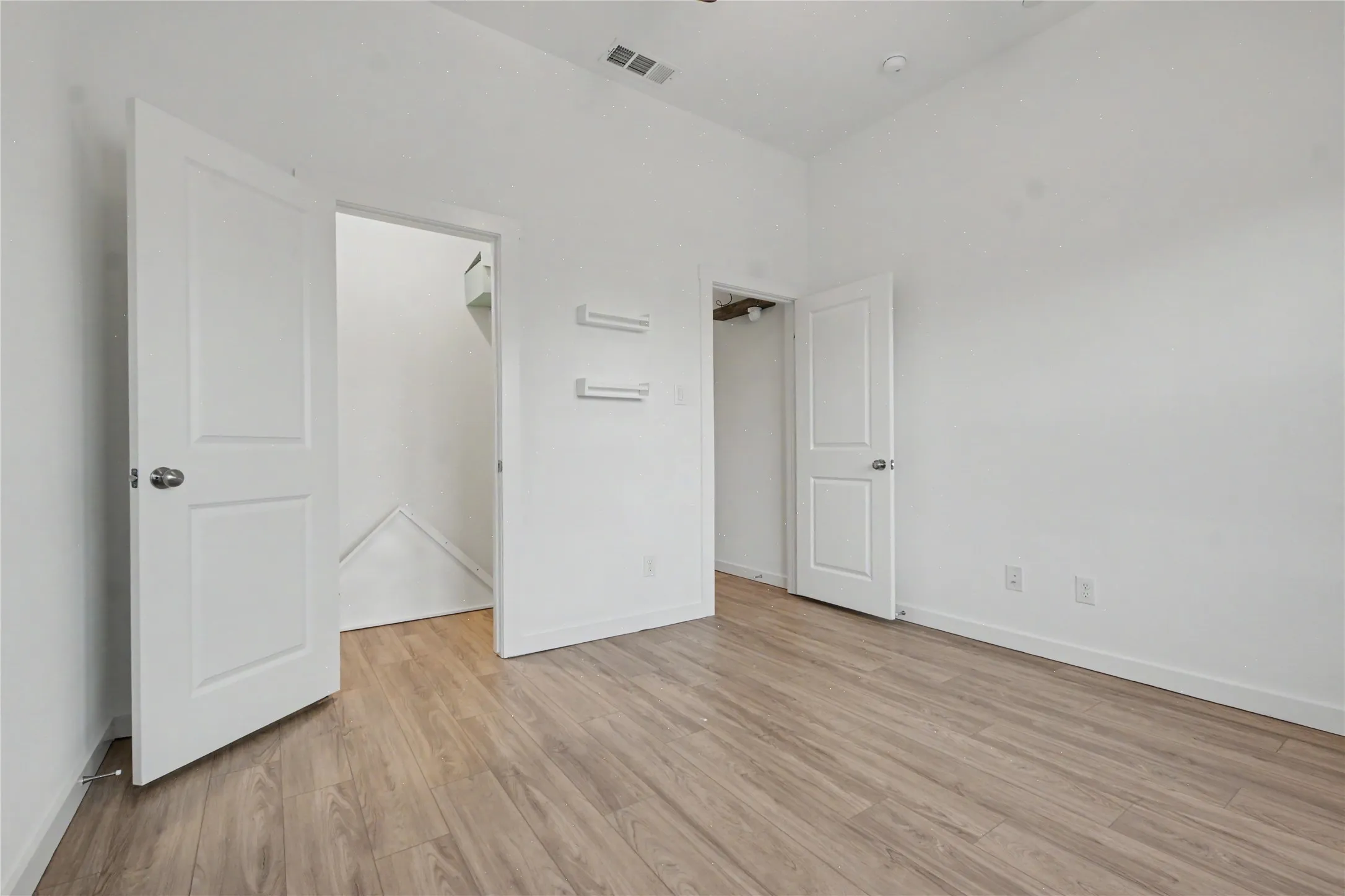 Townhouse For Rent in Tarrant County , 4533 English Maple Drive, Arlington, Texas 76005, 2 Bedroom, 3 Bathroom, 2 Garage spaces, 1,832 Sqft, built in 2021, mls#21389456, Real Estate Agent in Arlington, Homes For Rent in Tarrant county, Homes For Rent in Arlington, Realtor in Arlington Texas, Real Estate Brokerage Independent Realty Texas, Luminita Cordes Realtor