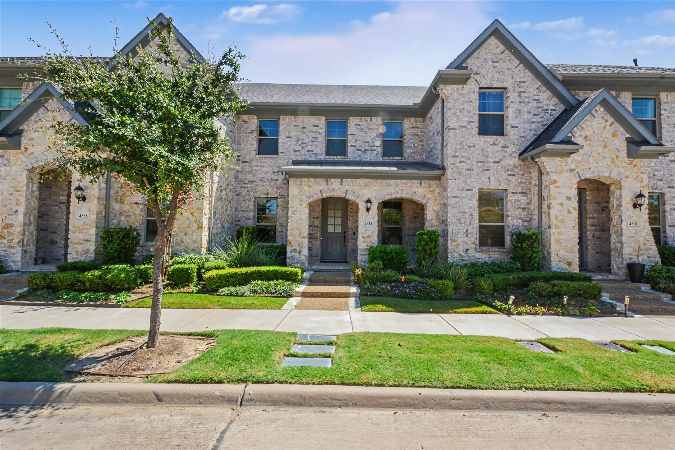 Townhouse For Rent in Tarrant County , 4533 English Maple Drive, Arlington, Texas 76005, 2 Bedroom, 3 Bathroom, 2 Garage spaces, 1,832 Sqft, built in 2021, mls#21389456, Real Estate Agent in Arlington, Homes For Rent in Tarrant county, Homes For Rent in Arlington, Realtor in Arlington Texas, Real Estate Brokerage Independent Realty Texas, Luminita Cordes Realtor