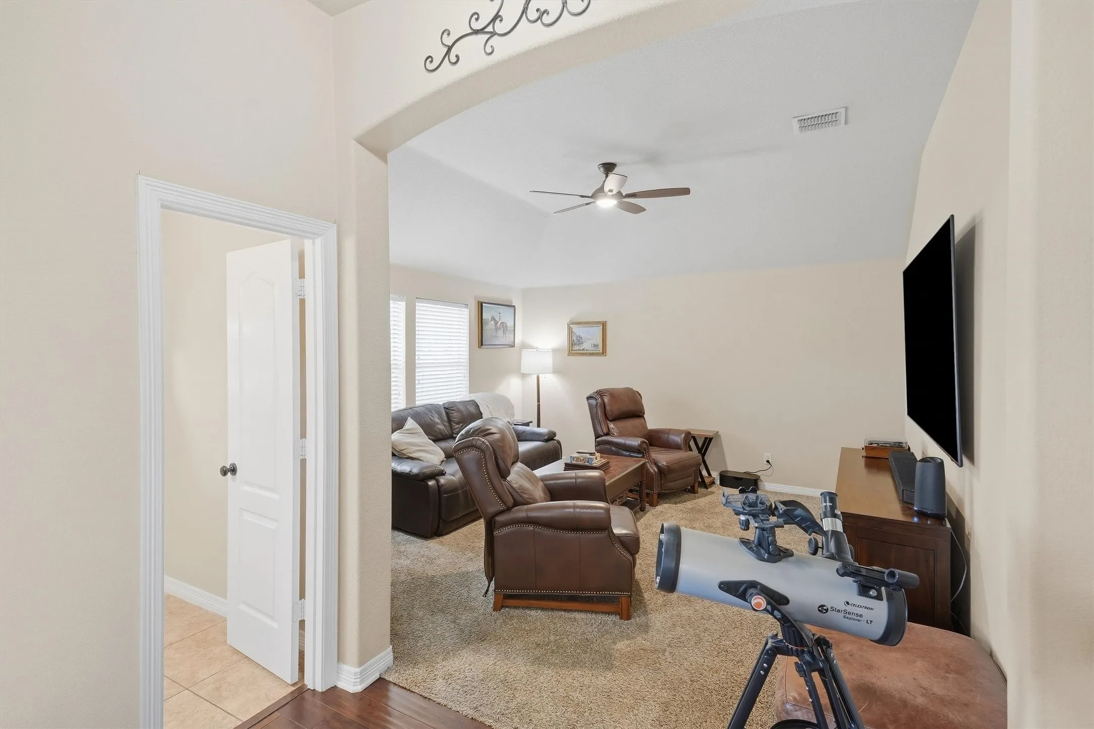Single Family Residence For Sale in Tarrant County , 516 Magnolia Parkway, Benbrook, Texas 76126, 3 Bedroom, 3 Bathroom, 2 Garage spaces, 2,402 Sqft, built in 2010, mls#21388045, Real Estate Agent in Benbrook, Homes For Sale in Tarrant county, Homes For Sale in Benbrook, Realtor in Benbrook Texas, Real Estate Brokerage Independent Realty Texas, Luminita Cordes Realtor