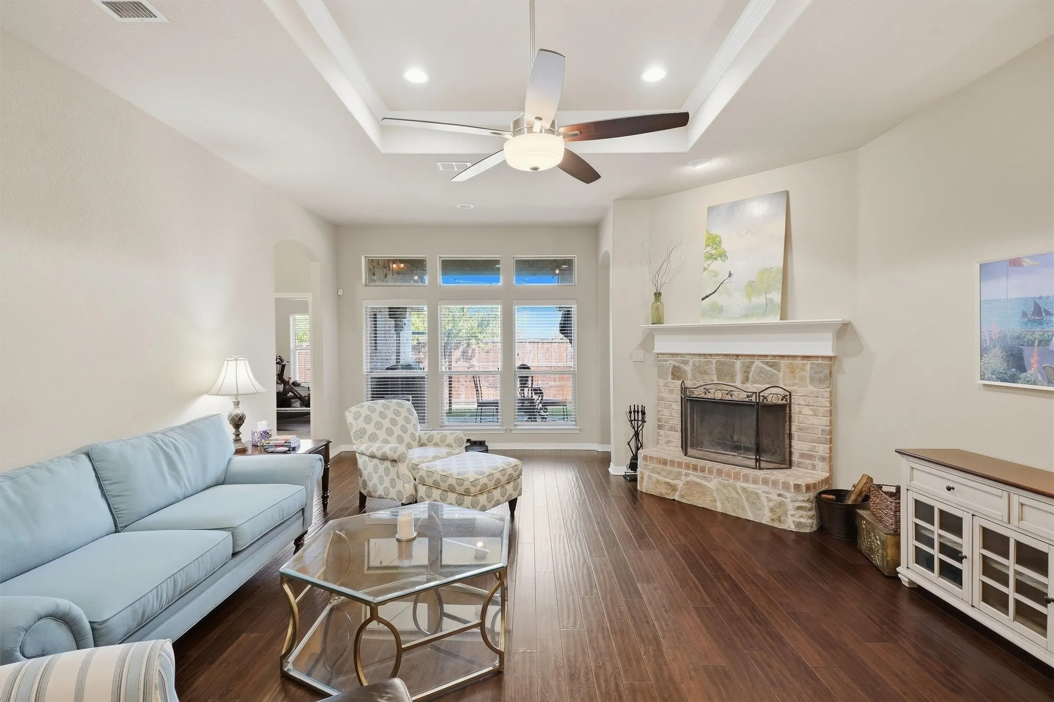 Single Family Residence For Sale in Tarrant County , 516 Magnolia Parkway, Benbrook, Texas 76126, 3 Bedroom, 3 Bathroom, 2 Garage spaces, 2,402 Sqft, built in 2010, mls#21388045, Real Estate Agent in Benbrook, Homes For Sale in Tarrant county, Homes For Sale in Benbrook, Realtor in Benbrook Texas, Real Estate Brokerage Independent Realty Texas, Luminita Cordes Realtor