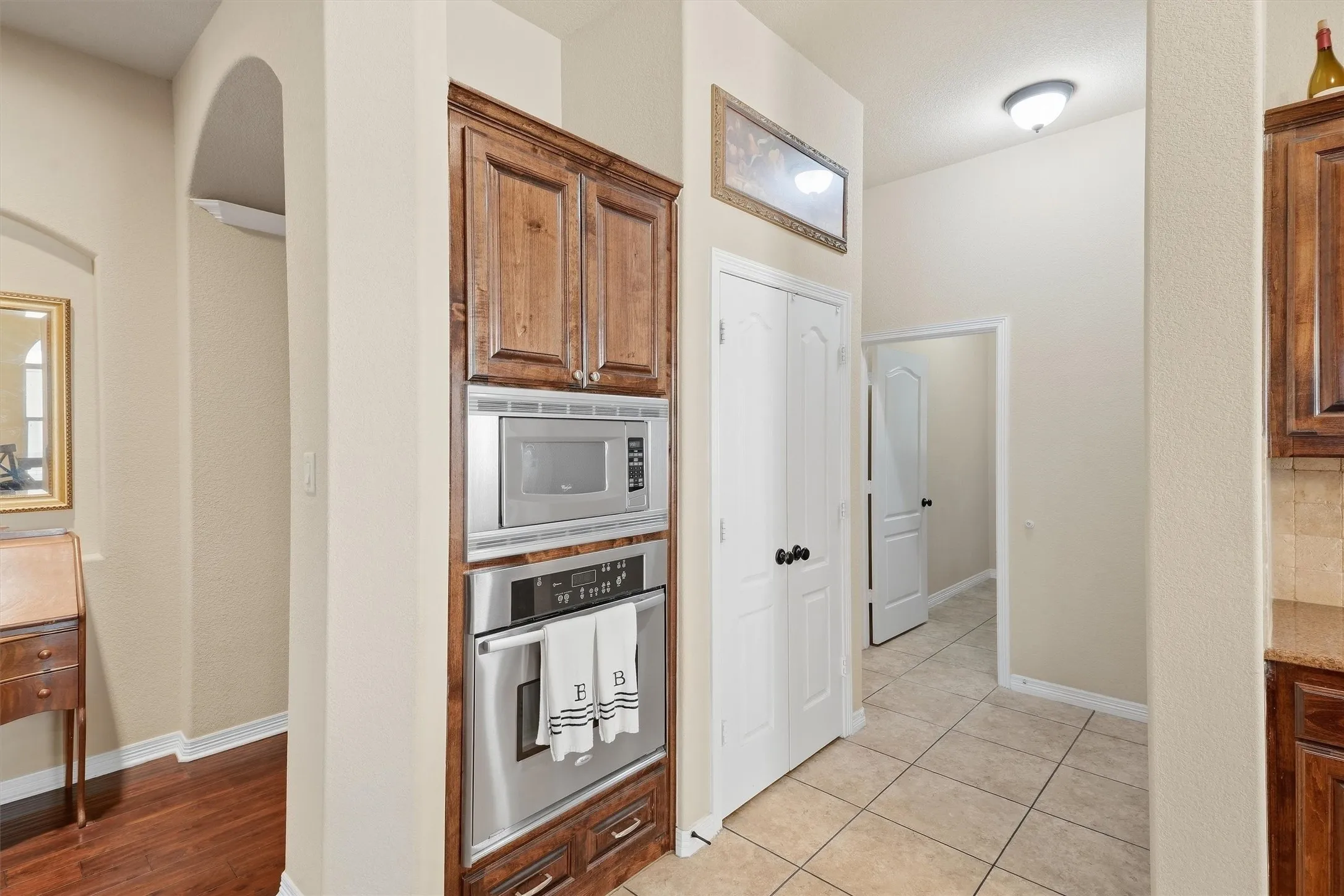 Single Family Residence For Sale in Tarrant County , 516 Magnolia Parkway, Benbrook, Texas 76126, 3 Bedroom, 3 Bathroom, 2 Garage spaces, 2,402 Sqft, built in 2010, mls#21388045, Real Estate Agent in Benbrook, Homes For Sale in Tarrant county, Homes For Sale in Benbrook, Realtor in Benbrook Texas, Real Estate Brokerage Independent Realty Texas, Luminita Cordes Realtor