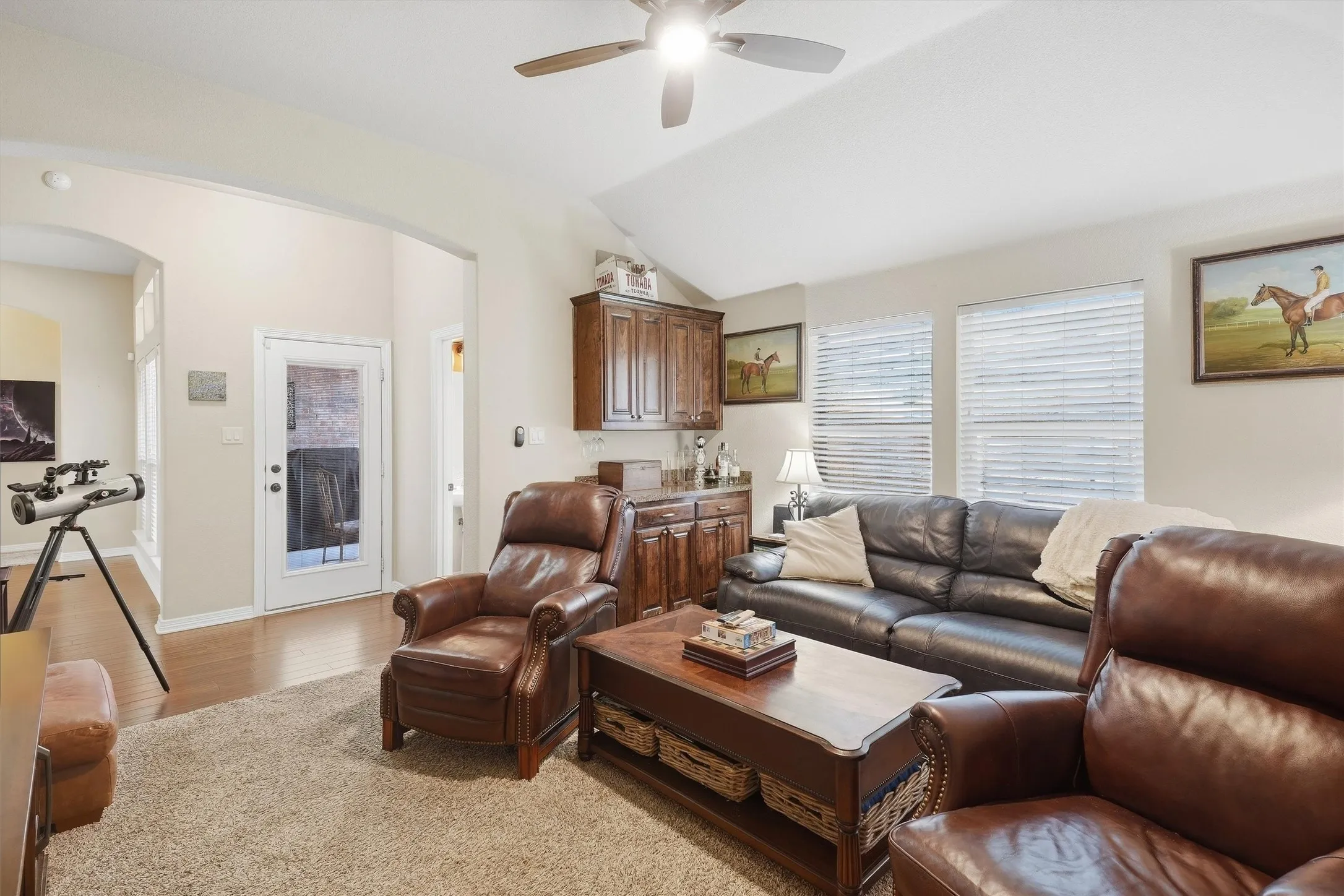 Single Family Residence For Sale in Tarrant County , 516 Magnolia Parkway, Benbrook, Texas 76126, 3 Bedroom, 3 Bathroom, 2 Garage spaces, 2,402 Sqft, built in 2010, mls#21388045, Real Estate Agent in Benbrook, Homes For Sale in Tarrant county, Homes For Sale in Benbrook, Realtor in Benbrook Texas, Real Estate Brokerage Independent Realty Texas, Luminita Cordes Realtor