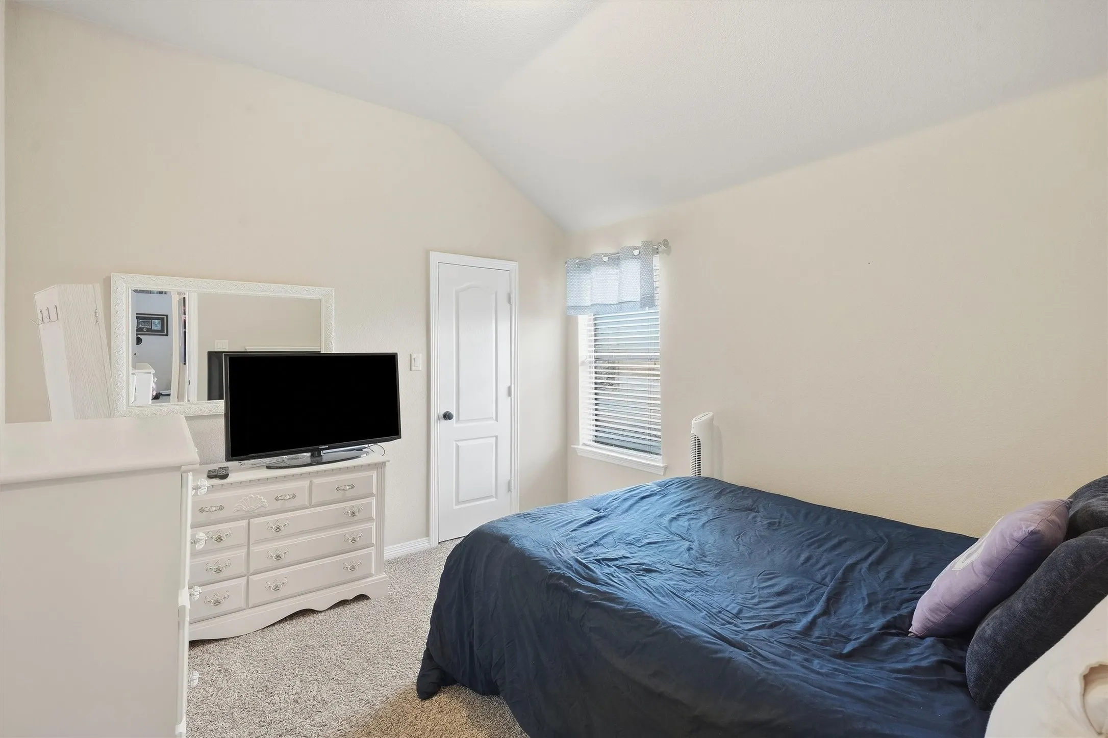 Single Family Residence For Sale in Tarrant County , 516 Magnolia Parkway, Benbrook, Texas 76126, 3 Bedroom, 3 Bathroom, 2 Garage spaces, 2,402 Sqft, built in 2010, mls#21388045, Real Estate Agent in Benbrook, Homes For Sale in Tarrant county, Homes For Sale in Benbrook, Realtor in Benbrook Texas, Real Estate Brokerage Independent Realty Texas, Luminita Cordes Realtor