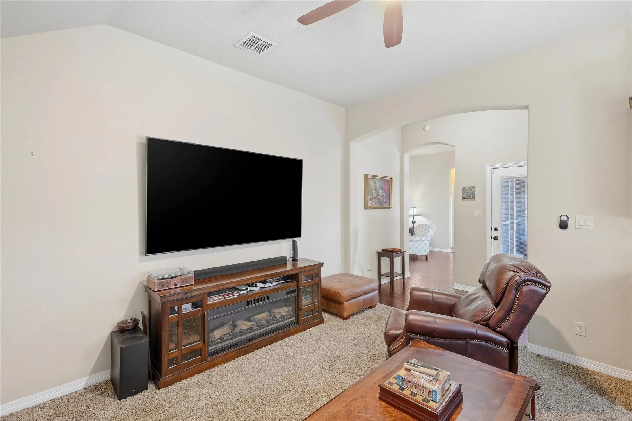 Single Family Residence For Sale in Tarrant County , 516 Magnolia Parkway, Benbrook, Texas 76126, 3 Bedroom, 3 Bathroom, 2 Garage spaces, 2,402 Sqft, built in 2010, mls#21388045, Real Estate Agent in Benbrook, Homes For Sale in Tarrant county, Homes For Sale in Benbrook, Realtor in Benbrook Texas, Real Estate Brokerage Independent Realty Texas, Luminita Cordes Realtor
