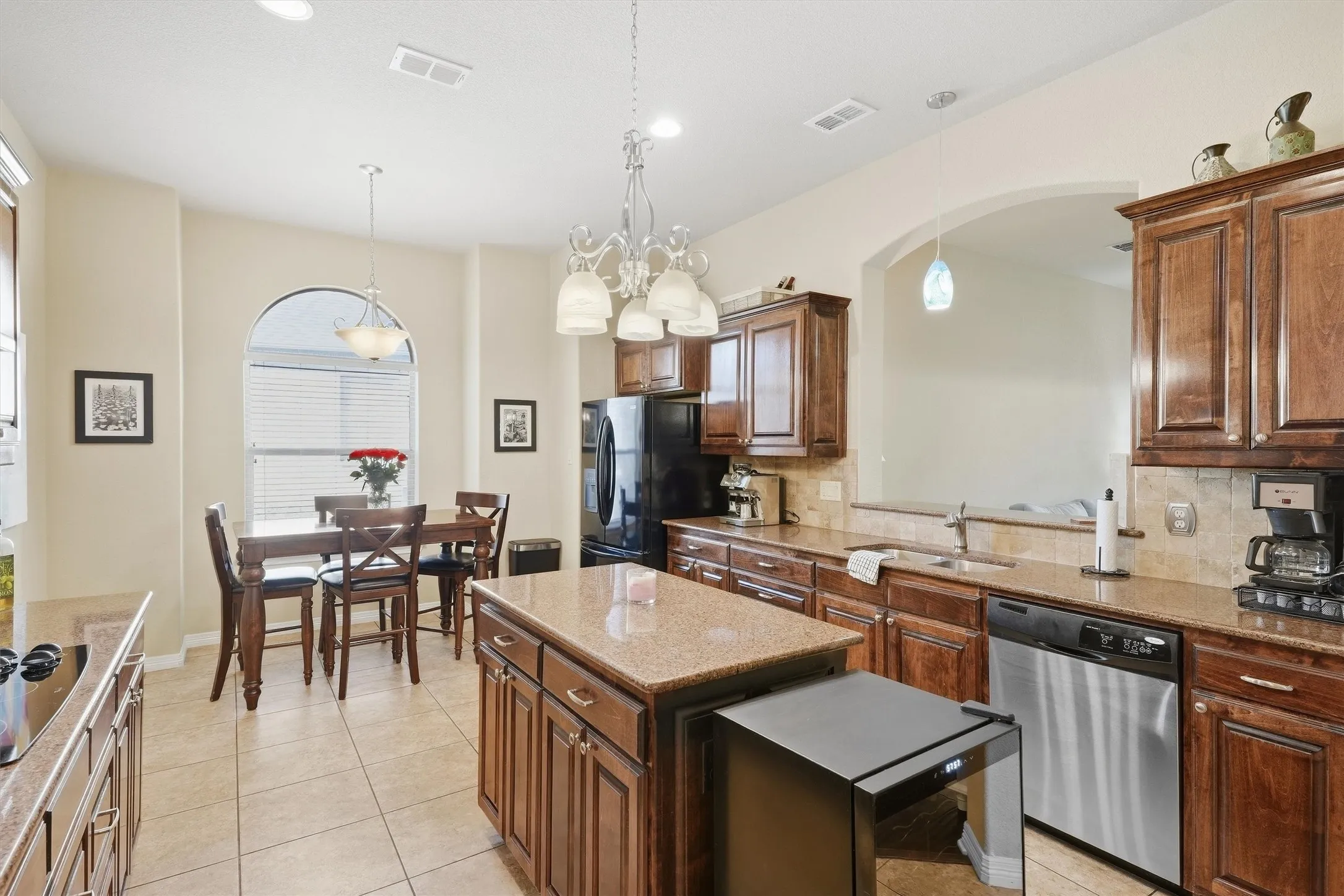Single Family Residence For Sale in Tarrant County , 516 Magnolia Parkway, Benbrook, Texas 76126, 3 Bedroom, 3 Bathroom, 2 Garage spaces, 2,402 Sqft, built in 2010, mls#21388045, Real Estate Agent in Benbrook, Homes For Sale in Tarrant county, Homes For Sale in Benbrook, Realtor in Benbrook Texas, Real Estate Brokerage Independent Realty Texas, Luminita Cordes Realtor