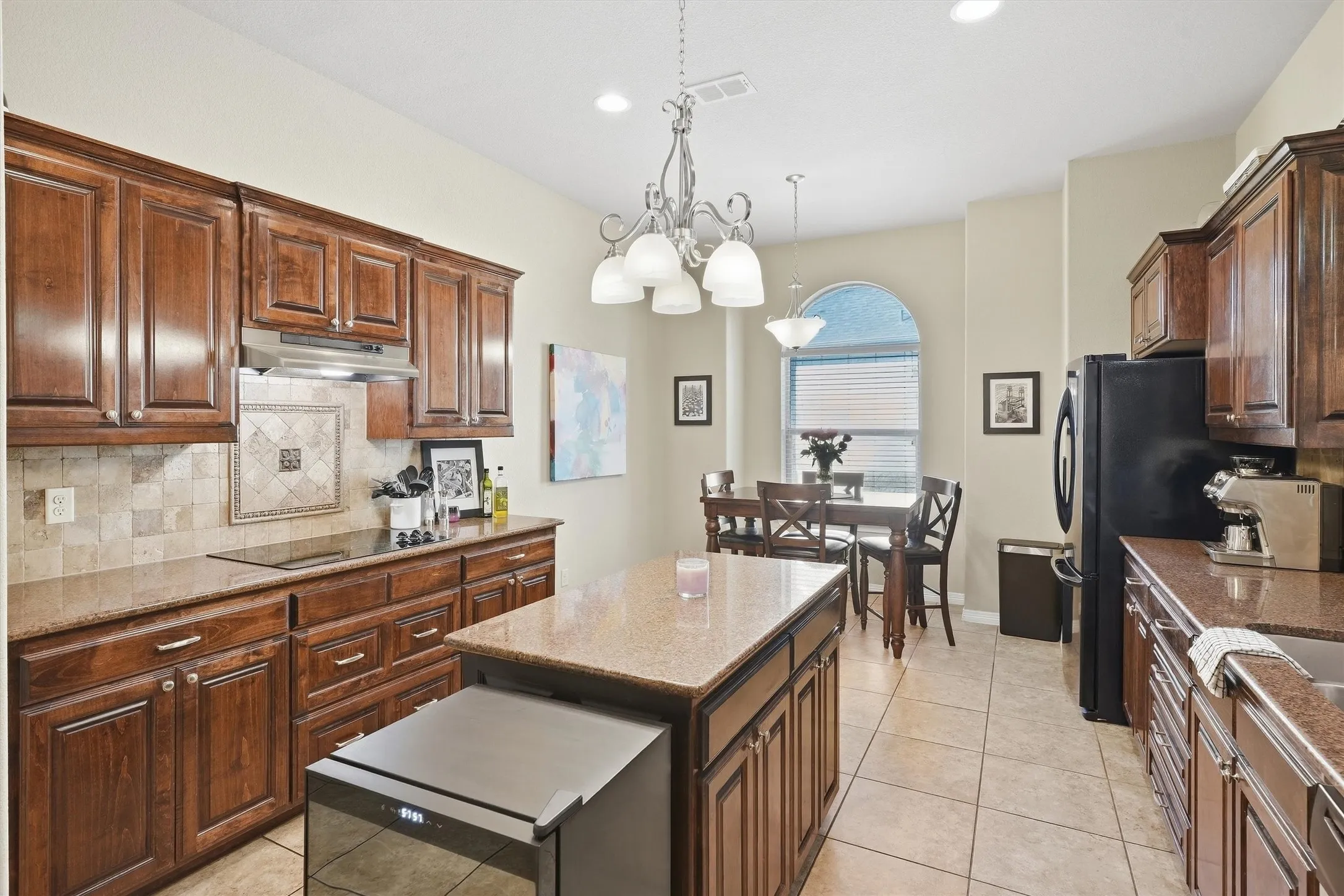 Single Family Residence For Sale in Tarrant County , 516 Magnolia Parkway, Benbrook, Texas 76126, 3 Bedroom, 3 Bathroom, 2 Garage spaces, 2,402 Sqft, built in 2010, mls#21388045, Real Estate Agent in Benbrook, Homes For Sale in Tarrant county, Homes For Sale in Benbrook, Realtor in Benbrook Texas, Real Estate Brokerage Independent Realty Texas, Luminita Cordes Realtor
