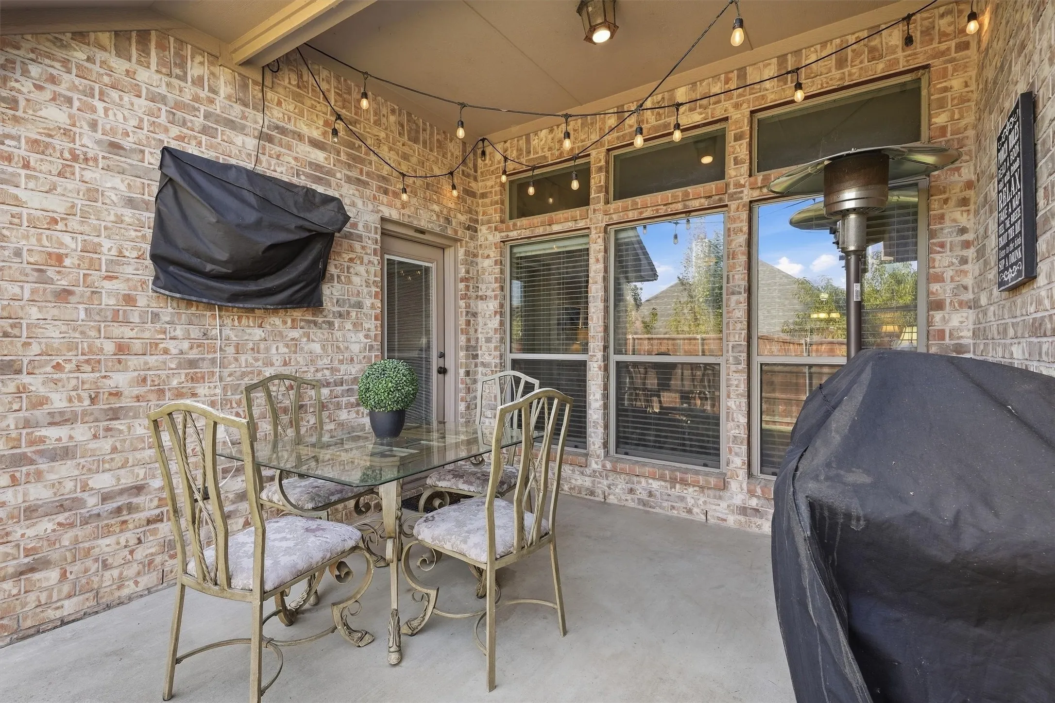 Single Family Residence For Sale in Tarrant County , 516 Magnolia Parkway, Benbrook, Texas 76126, 3 Bedroom, 3 Bathroom, 2 Garage spaces, 2,402 Sqft, built in 2010, mls#21388045, Real Estate Agent in Benbrook, Homes For Sale in Tarrant county, Homes For Sale in Benbrook, Realtor in Benbrook Texas, Real Estate Brokerage Independent Realty Texas, Luminita Cordes Realtor
