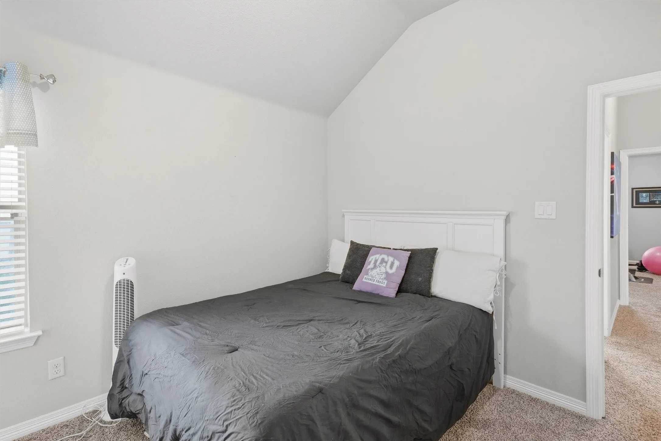 Single Family Residence For Sale in Tarrant County , 516 Magnolia Parkway, Benbrook, Texas 76126, 3 Bedroom, 3 Bathroom, 2 Garage spaces, 2,402 Sqft, built in 2010, mls#21388045, Real Estate Agent in Benbrook, Homes For Sale in Tarrant county, Homes For Sale in Benbrook, Realtor in Benbrook Texas, Real Estate Brokerage Independent Realty Texas, Luminita Cordes Realtor