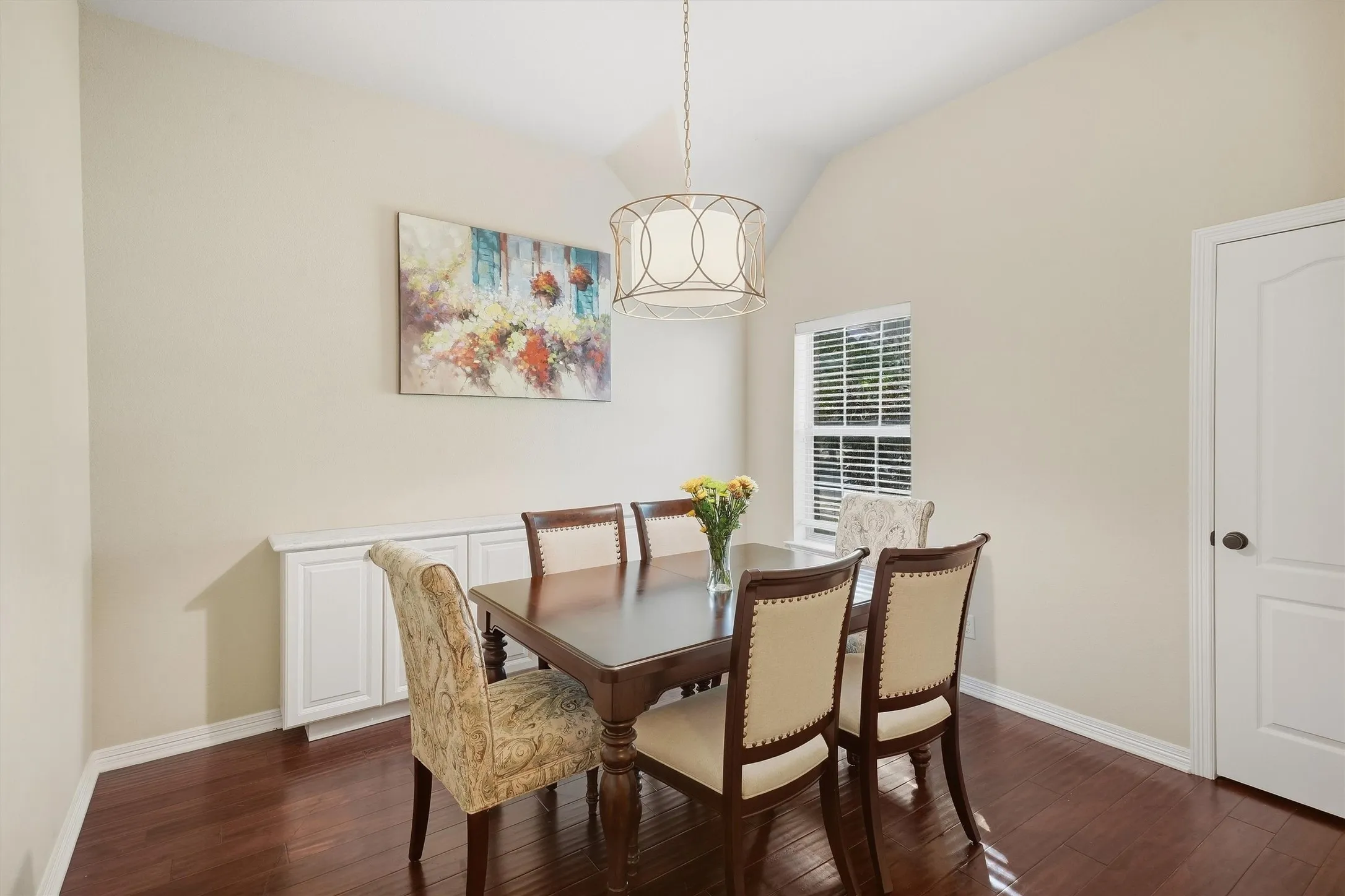 Single Family Residence For Sale in Tarrant County , 516 Magnolia Parkway, Benbrook, Texas 76126, 3 Bedroom, 3 Bathroom, 2 Garage spaces, 2,402 Sqft, built in 2010, mls#21388045, Real Estate Agent in Benbrook, Homes For Sale in Tarrant county, Homes For Sale in Benbrook, Realtor in Benbrook Texas, Real Estate Brokerage Independent Realty Texas, Luminita Cordes Realtor