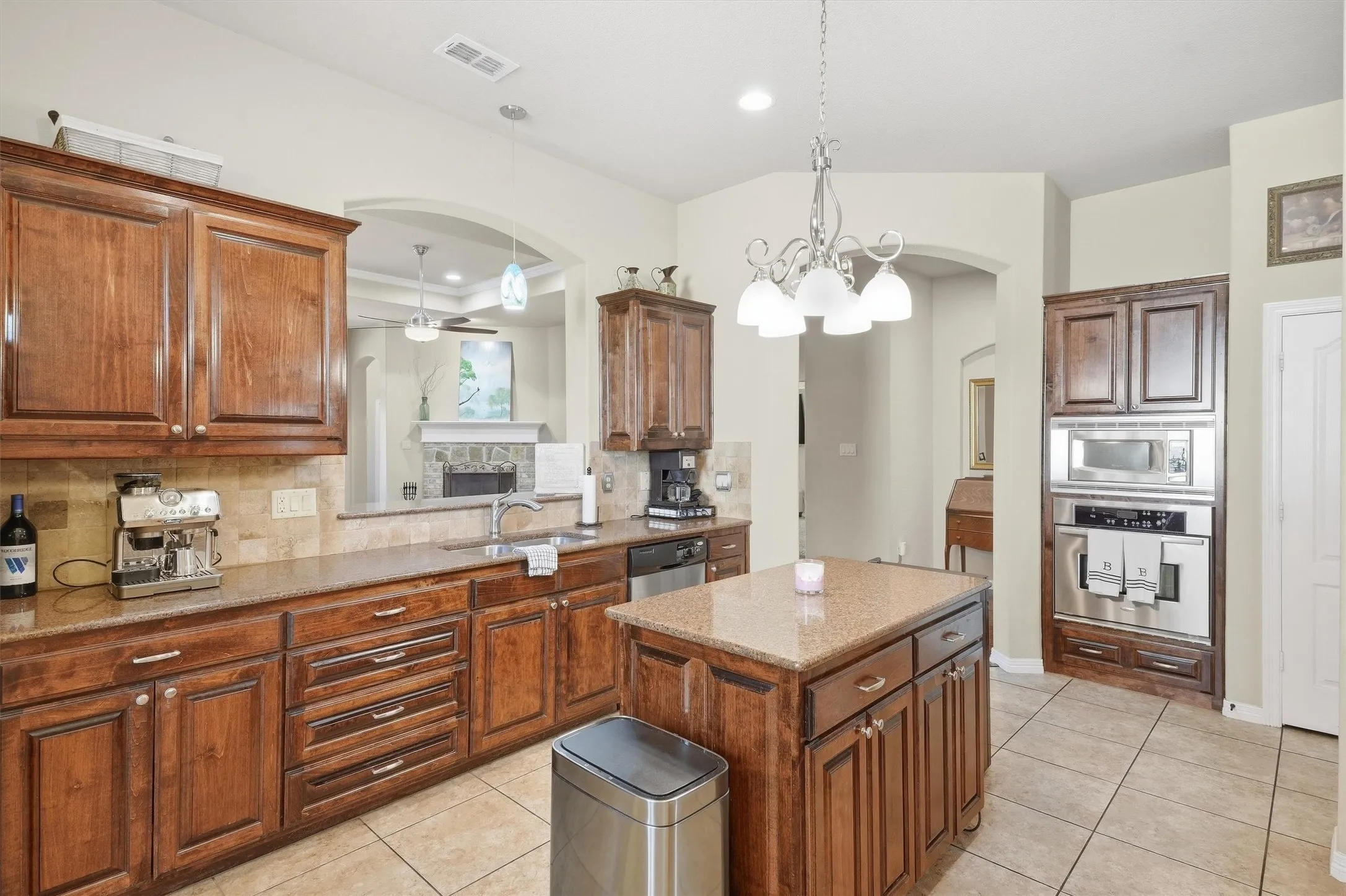 Single Family Residence For Sale in Tarrant County , 516 Magnolia Parkway, Benbrook, Texas 76126, 3 Bedroom, 3 Bathroom, 2 Garage spaces, 2,402 Sqft, built in 2010, mls#21388045, Real Estate Agent in Benbrook, Homes For Sale in Tarrant county, Homes For Sale in Benbrook, Realtor in Benbrook Texas, Real Estate Brokerage Independent Realty Texas, Luminita Cordes Realtor