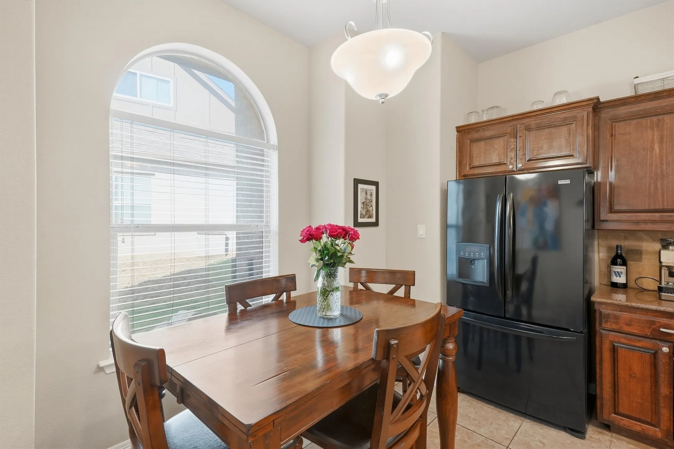 Single Family Residence For Sale in Tarrant County , 516 Magnolia Parkway, Benbrook, Texas 76126, 3 Bedroom, 3 Bathroom, 2 Garage spaces, 2,402 Sqft, built in 2010, mls#21388045, Real Estate Agent in Benbrook, Homes For Sale in Tarrant county, Homes For Sale in Benbrook, Realtor in Benbrook Texas, Real Estate Brokerage Independent Realty Texas, Luminita Cordes Realtor