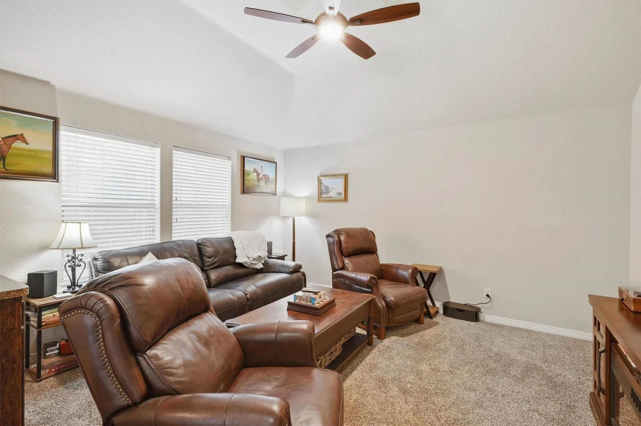 Single Family Residence For Sale in Tarrant County , 516 Magnolia Parkway, Benbrook, Texas 76126, 3 Bedroom, 3 Bathroom, 2 Garage spaces, 2,402 Sqft, built in 2010, mls#21388045, Real Estate Agent in Benbrook, Homes For Sale in Tarrant county, Homes For Sale in Benbrook, Realtor in Benbrook Texas, Real Estate Brokerage Independent Realty Texas, Luminita Cordes Realtor