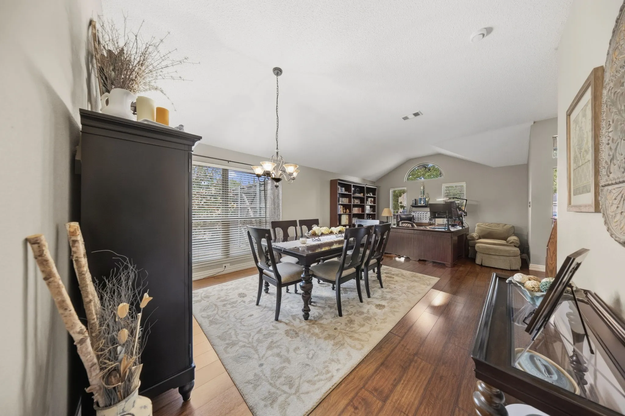 Single Family Residence For Sale in Dallas County , 1120 Regal Drive, Garland, Texas 75040, 4 Bedroom, 2 Bathroom, 2 Garage spaces, 1,940 Sqft, built in 1996, mls#21388945, Real Estate Agent in Garland, Homes For Sale in Dallas county, Homes For Sale in Garland, Realtor in Garland Texas, Real Estate Brokerage Independent Realty Texas, Luminita Cordes Realtor